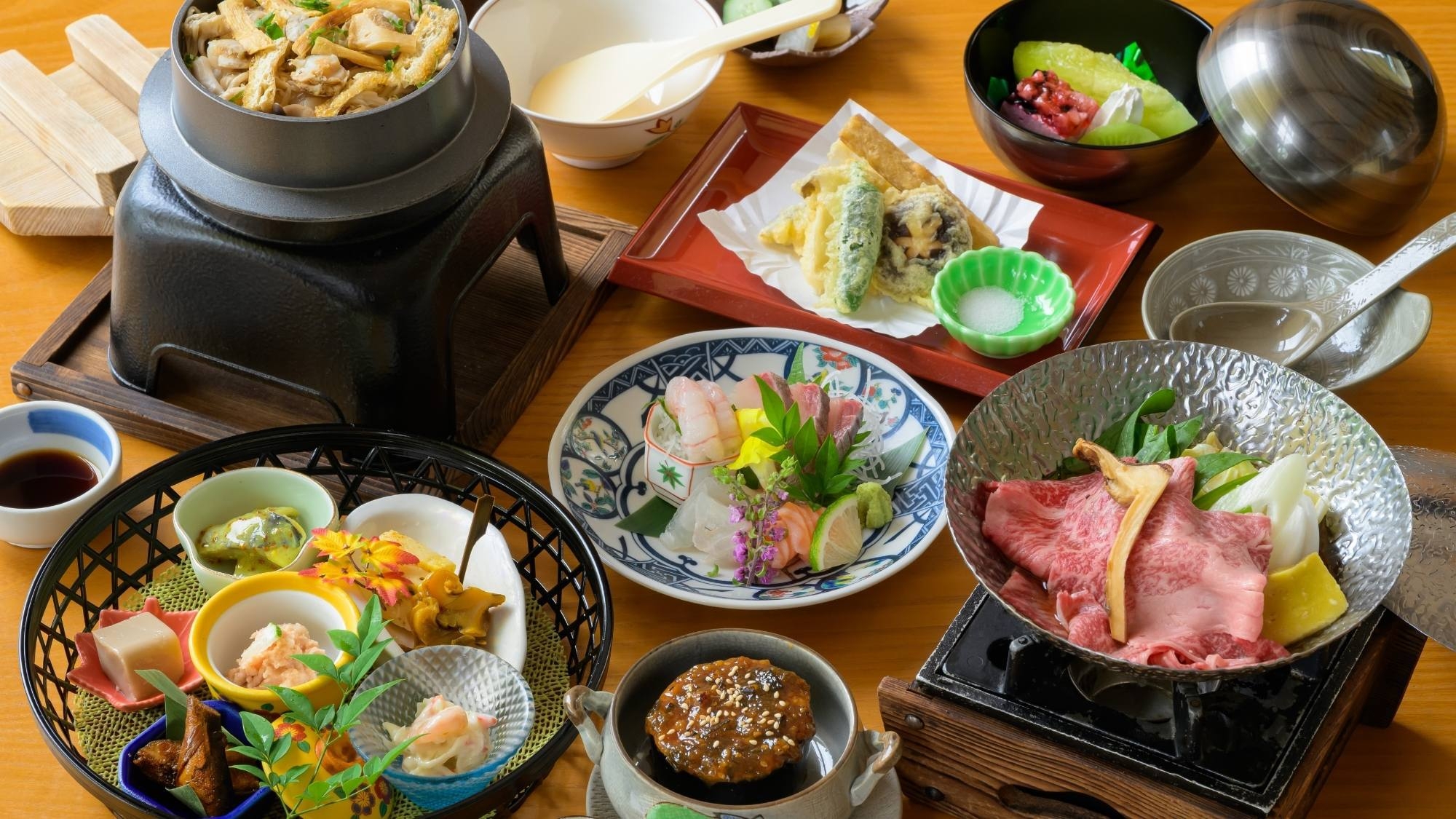 【秋のほたる会席】秋の味覚が詰まった籠盛に松茸入り牛すき鍋〇自然に囲まれた河和田で秋旅満喫！★