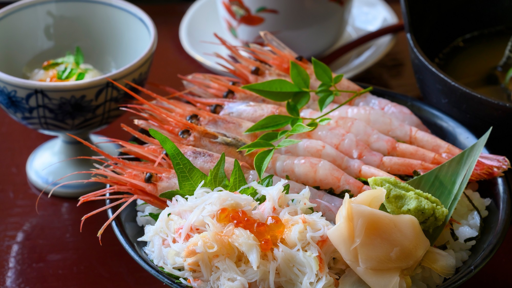 【日帰り】かにと甘えびの贅沢丼！旨味たっぷりのあら汁といっしょに〇冬グルメランチ＜個室休憩・入浴付＞