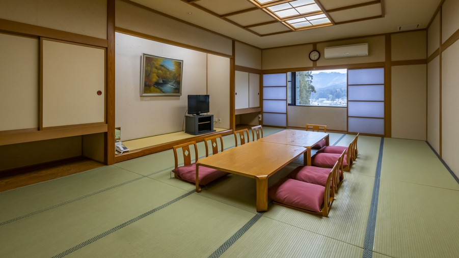 ゆったり和室は大人数でお泊りしていただいても十分広々としている15畳の和室です。