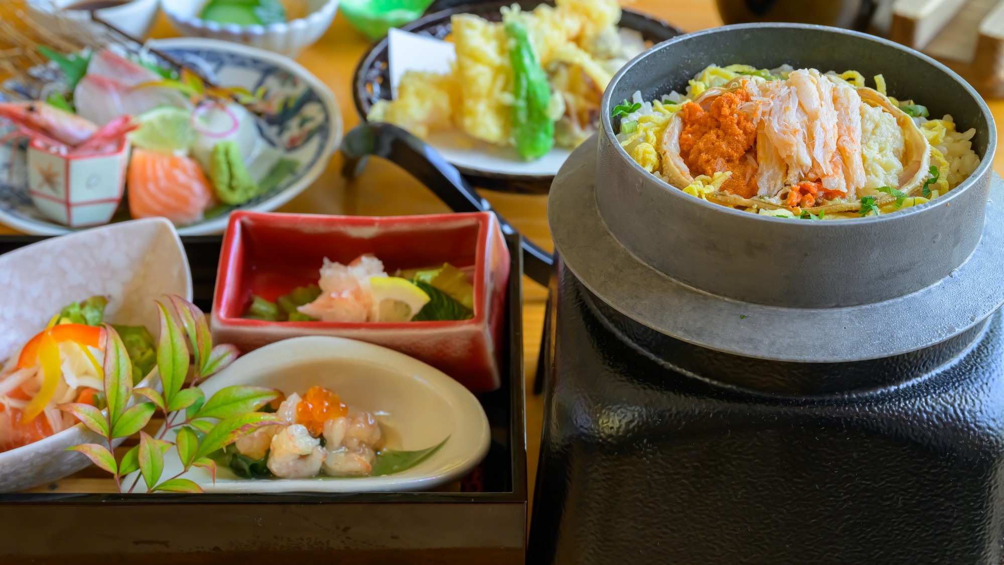 ぷりぷりお造りにサクサク天ぷら、そして香り立つせいこ蟹釜飯！