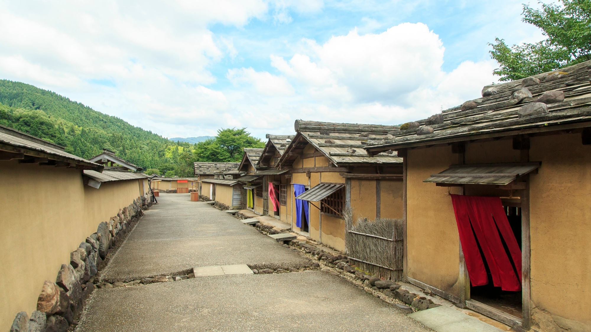 車でわずか１５分の場所にある一乗谷朝倉氏遺跡の町並み　歴史好きの方はぜひ！