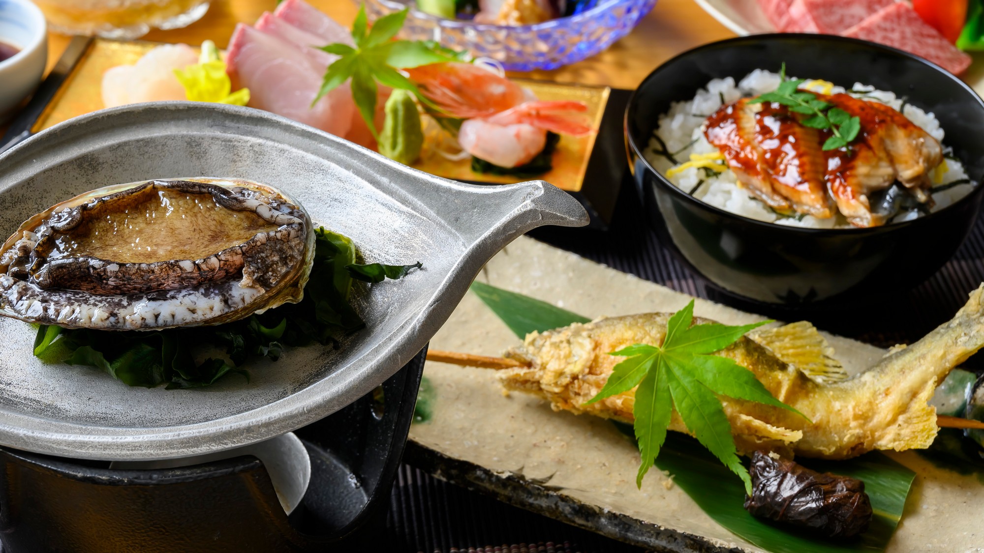 夏の極み会席。新鮮じゃなきゃできない鮑の踊り焼き！