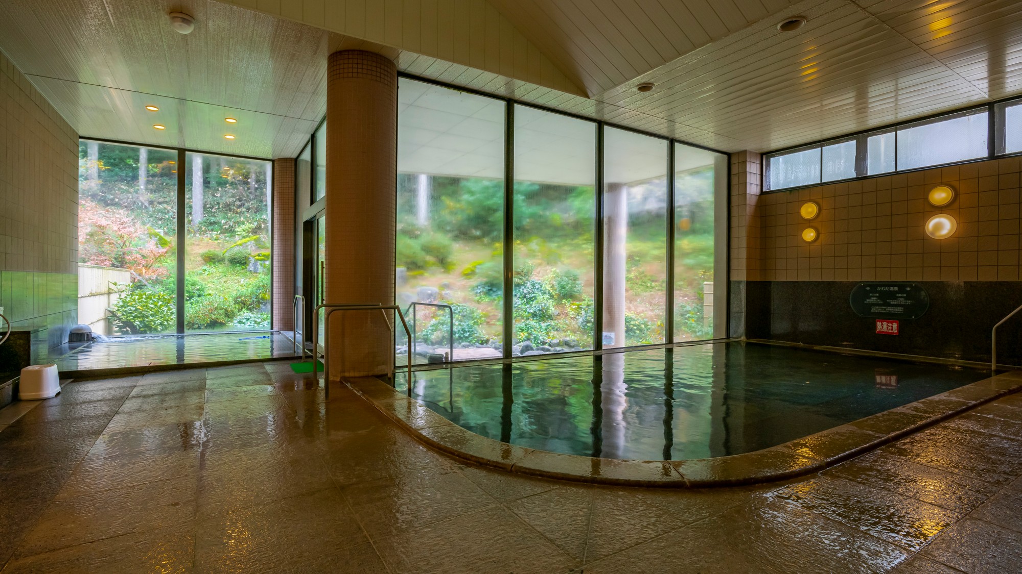 重曹泉と芒硝泉が同時に含まれる日本で数例の珍しい温泉です！