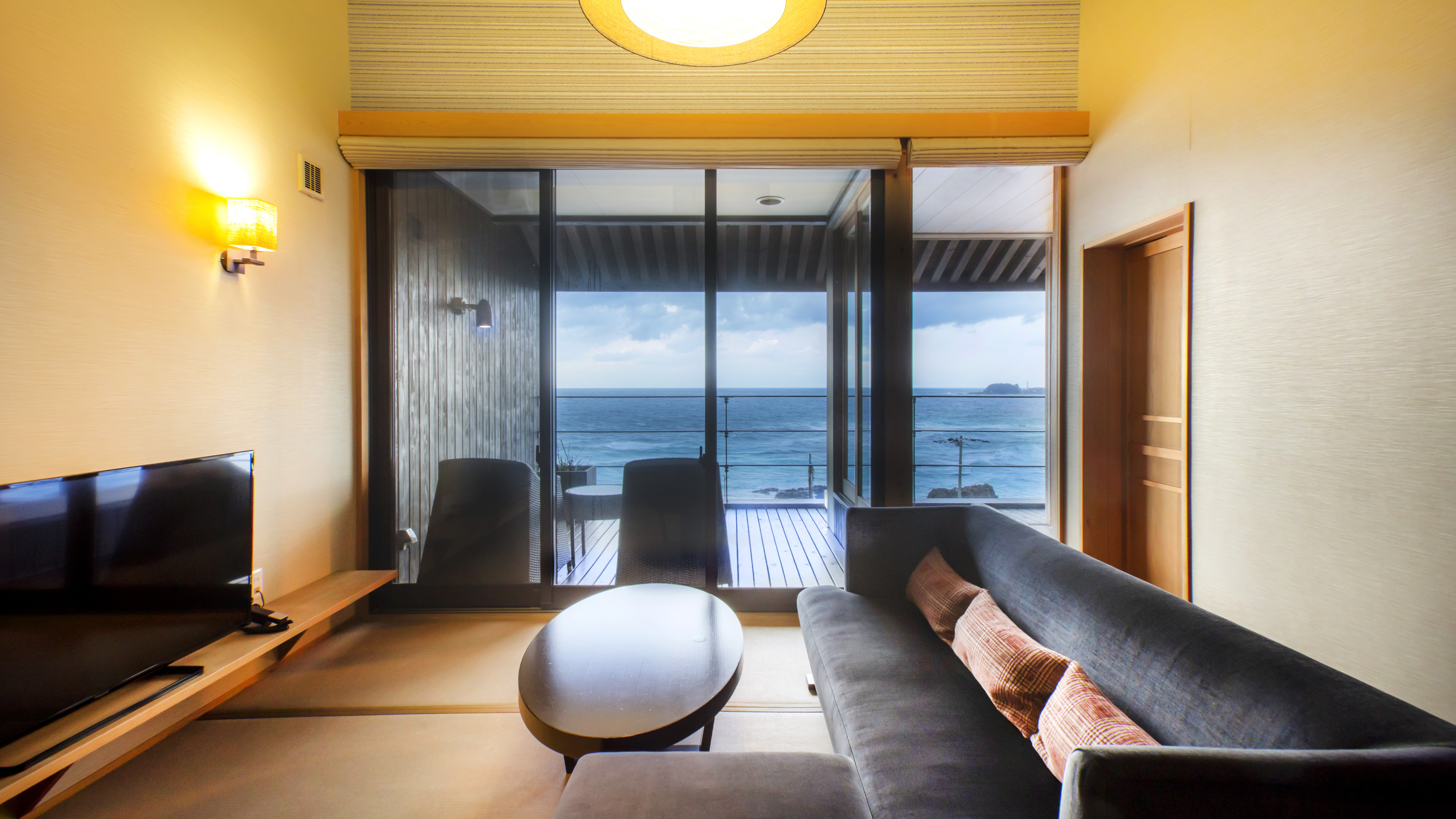 【202・地】刻一刻と変わる日本海の情景を愉しむ、オーシャンビュー和モダン客室・ツインベッド