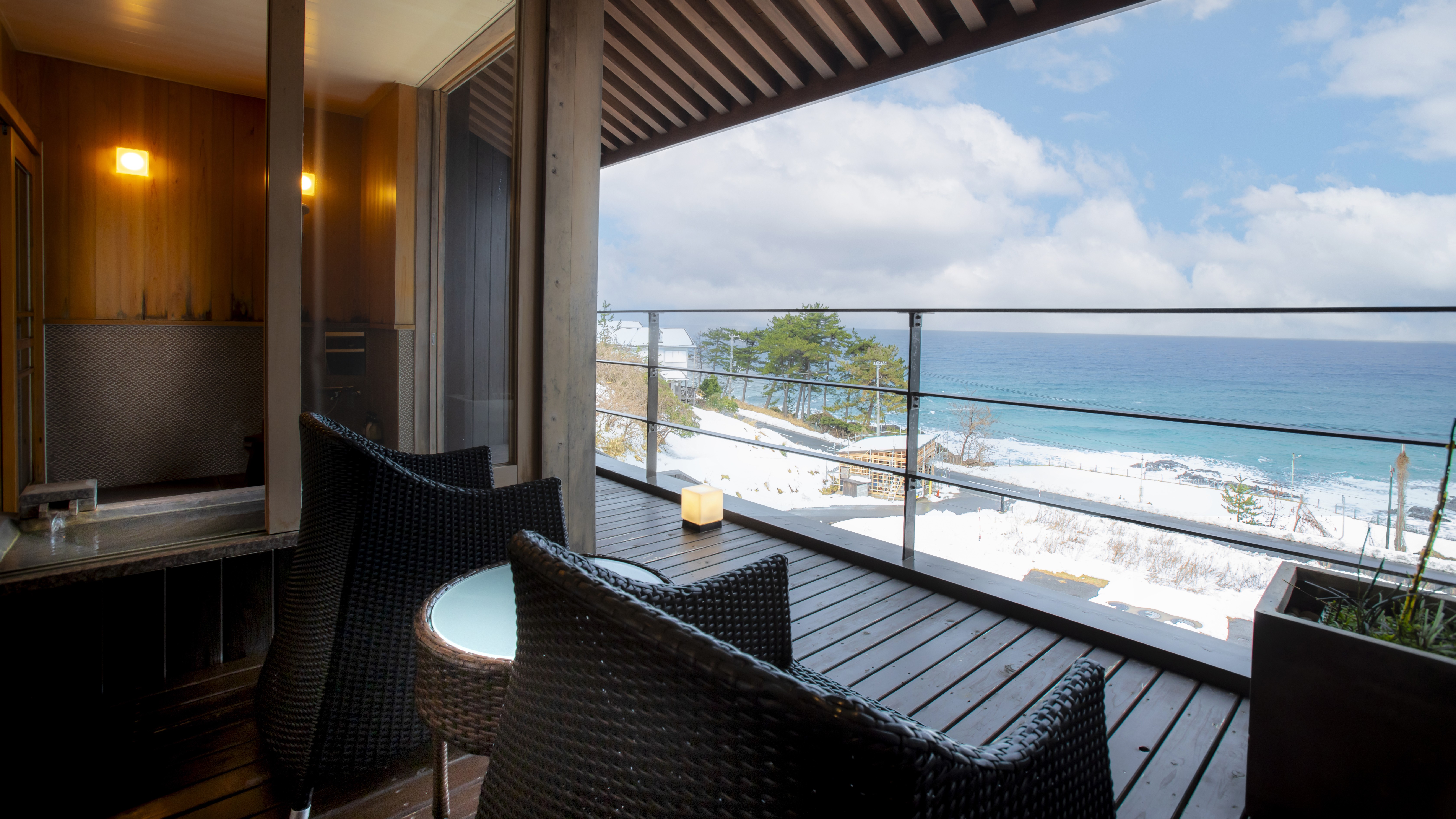 【201・天】トロトロ泉質の湯に浸かると、まるで海に浮かんでいるようなインフィニティ温泉客室露天風呂