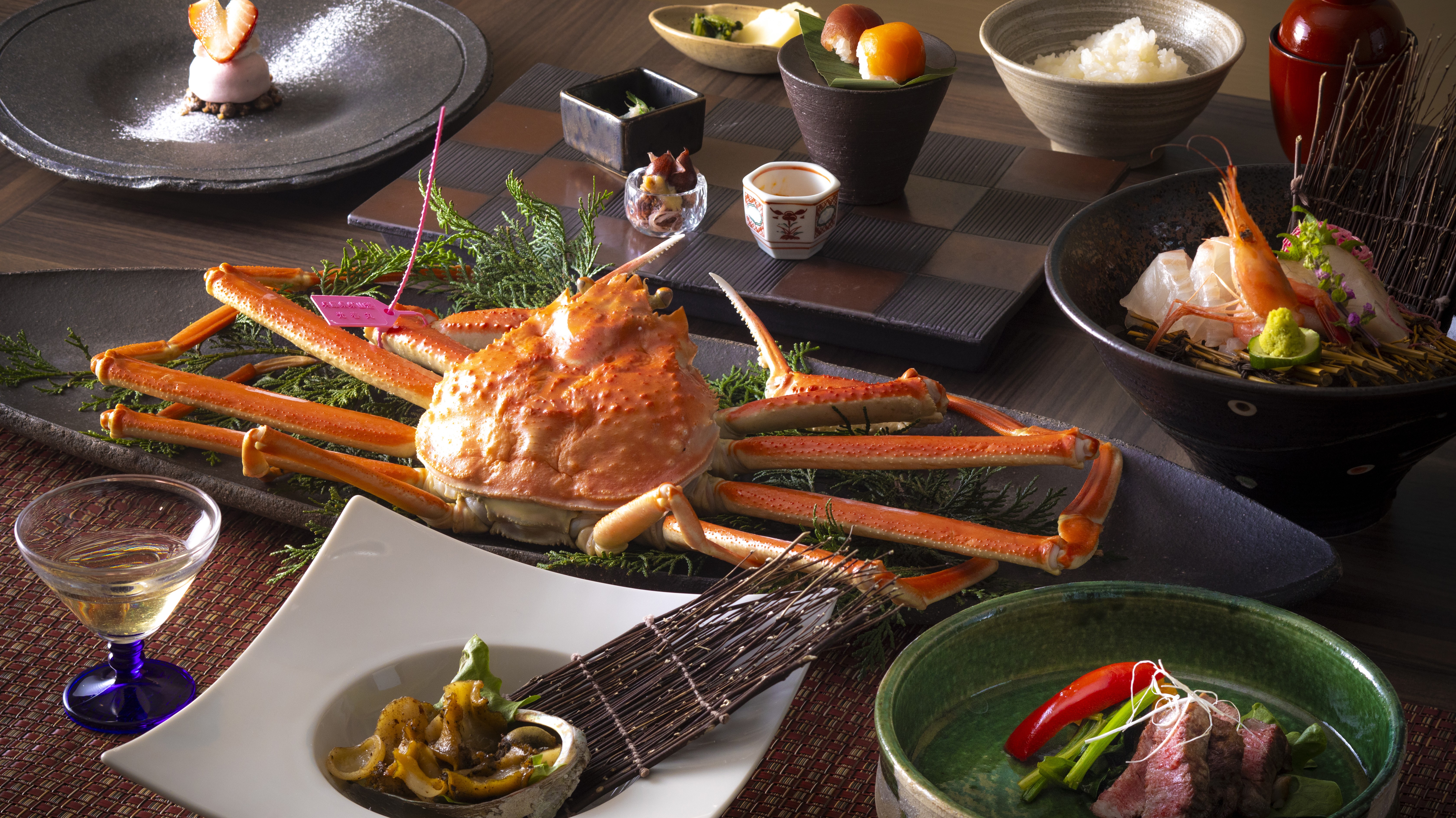 【冬・旬替り会席】茹で松葉ガニ＆但馬牛ステーキ＆活鮑バター焼きを味わう冬の美味饗宴。
