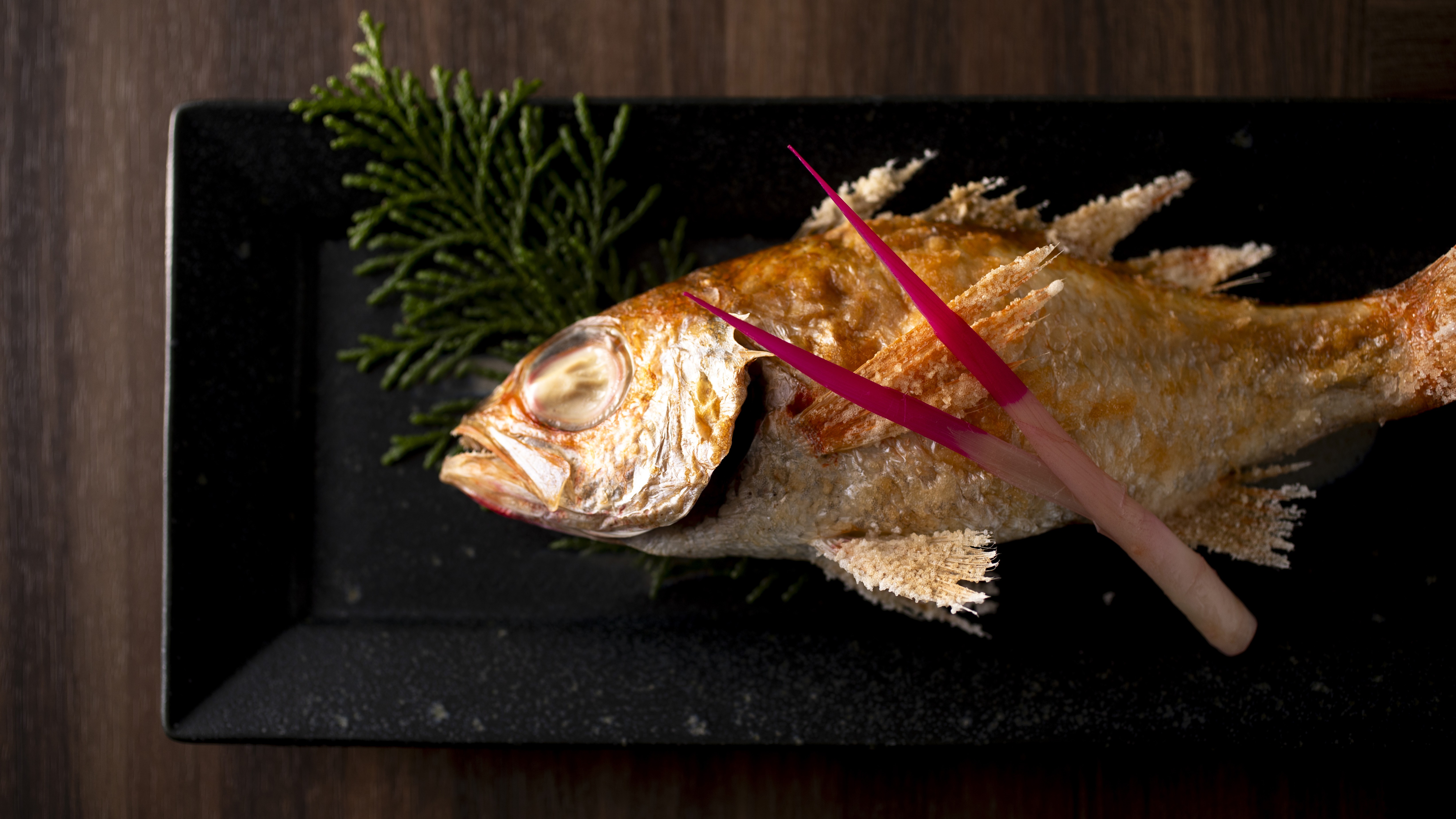 【通年・のどぐろ塩焼き】脂の乗ったのどぐろを丁寧に塩焼きに。香ばしい皮目と、上質な白身を味わう。