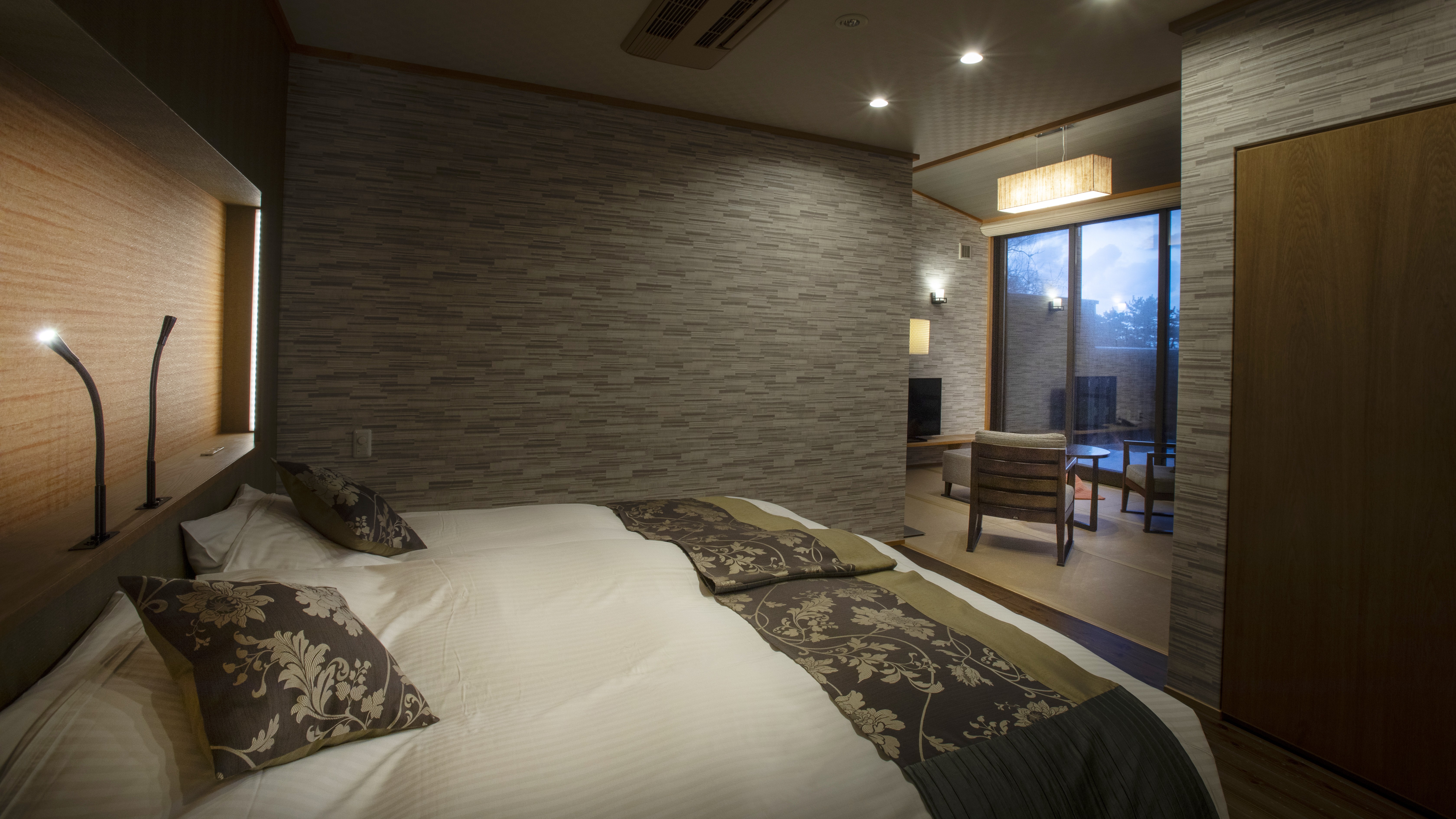 【101・山】シモンズ社のクイーンサイズベッドは寝心地抜群です。