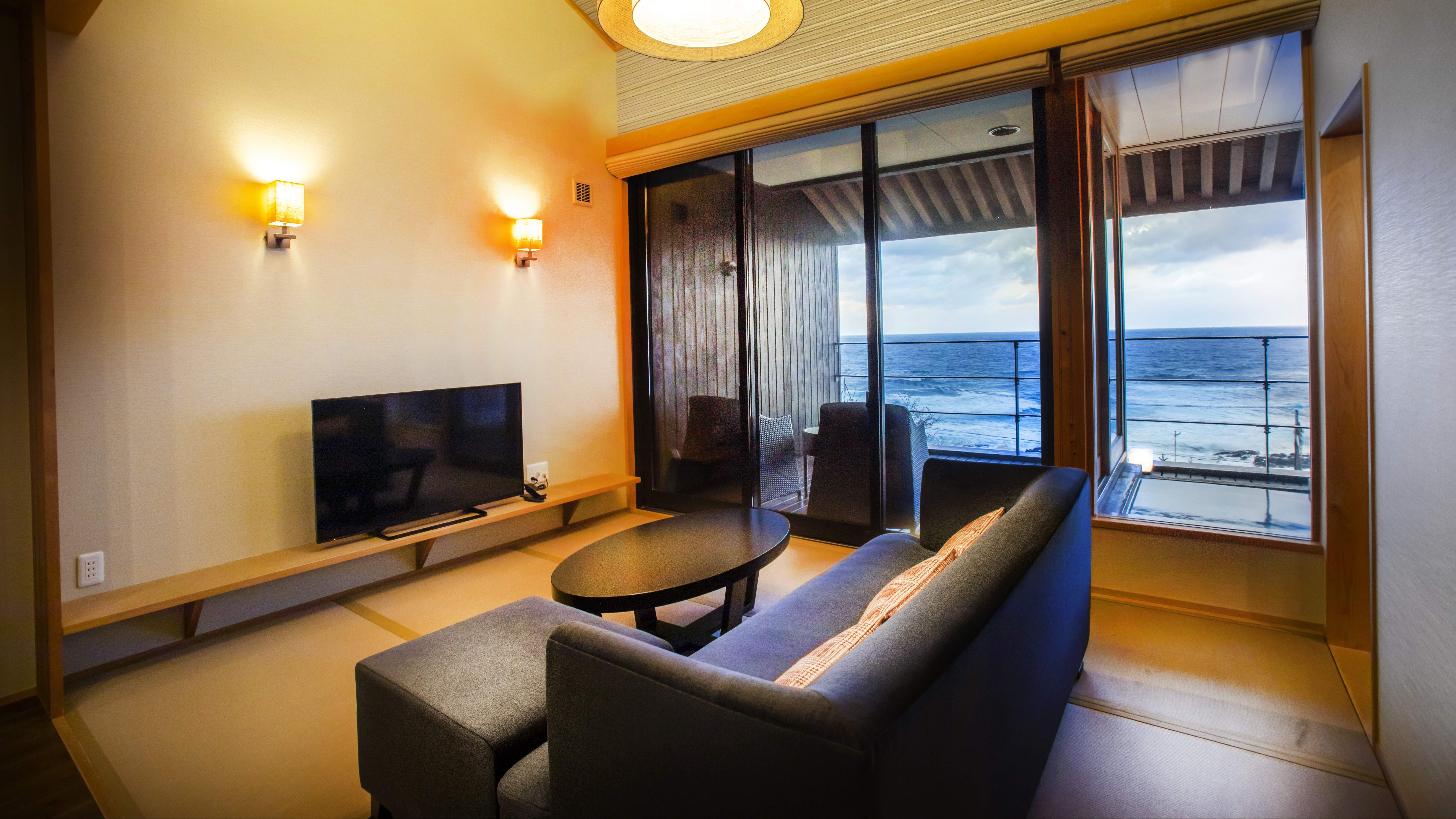 【202・地】刻一刻と変わる日本海の情景を愉しむ、オーシャンビュー和モダン客室・ツインベッド（60平米）