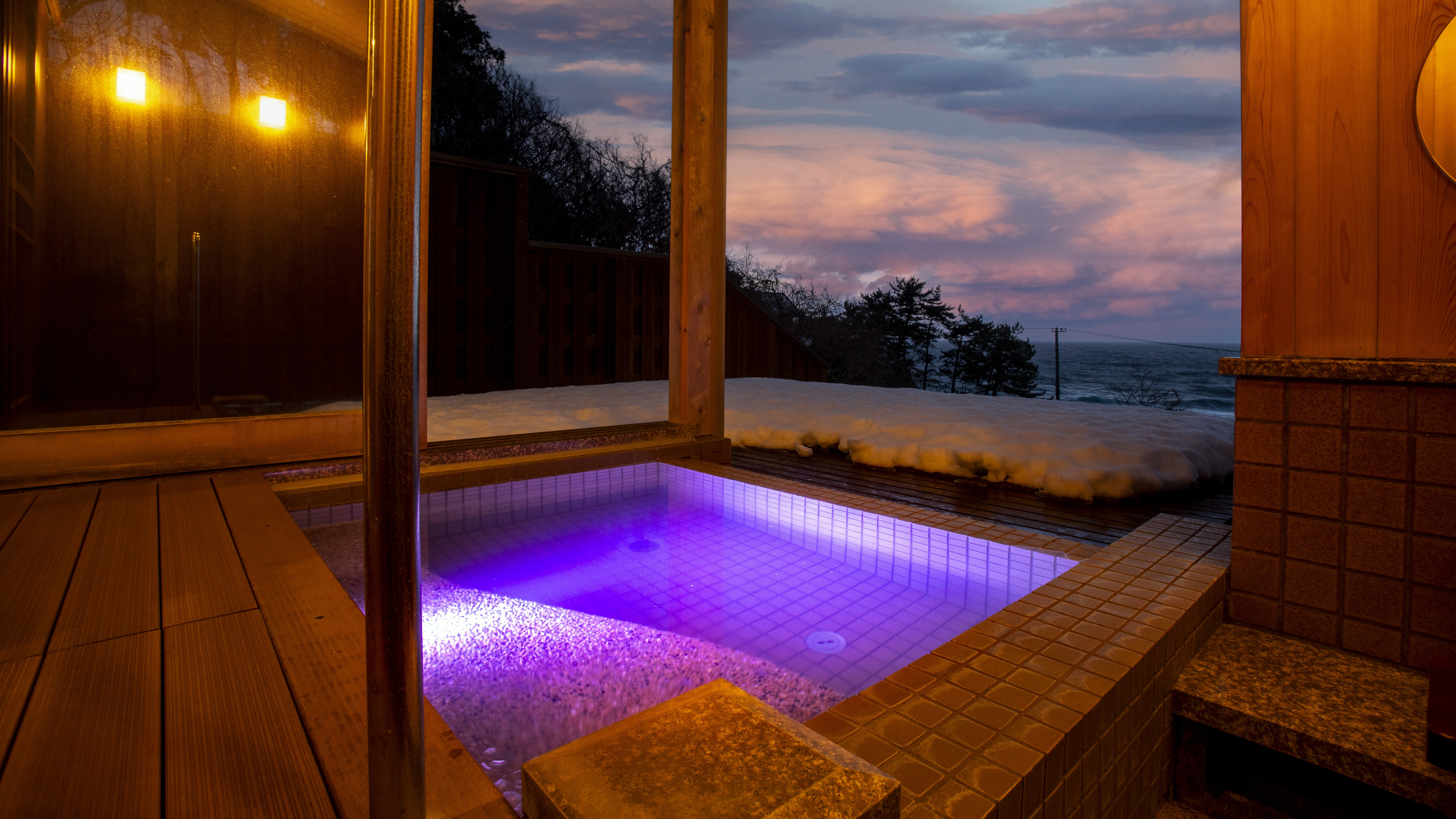 【101・山】トロトロ泉質の湯に浸かると、まるで海に浮かんでいるようなインフィニティ温泉客室露天風呂