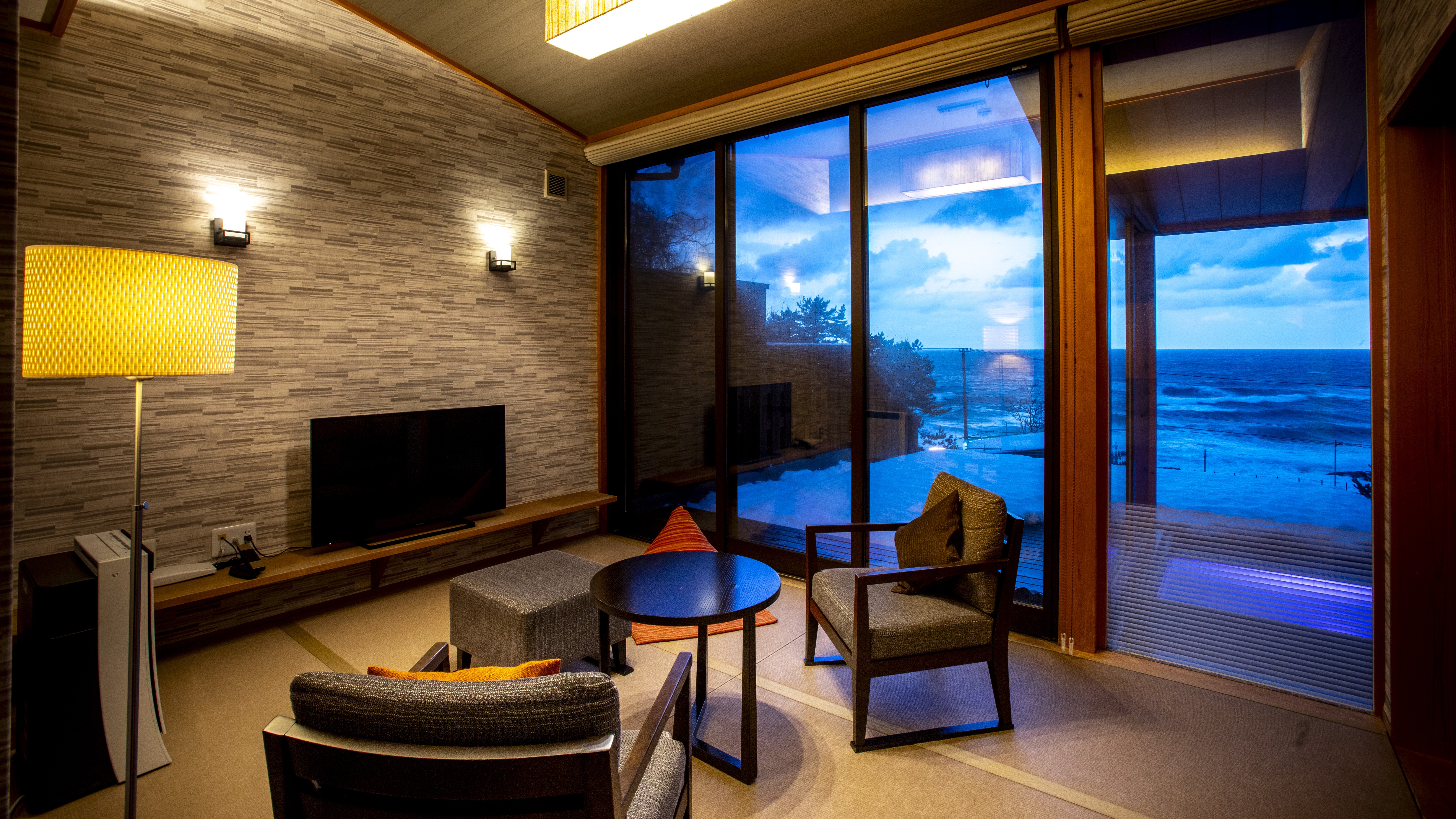 【101・山】刻一刻と変わる日本海の情景を愉しむ、オーシャンビュー和モダン客室・ダブルベッド