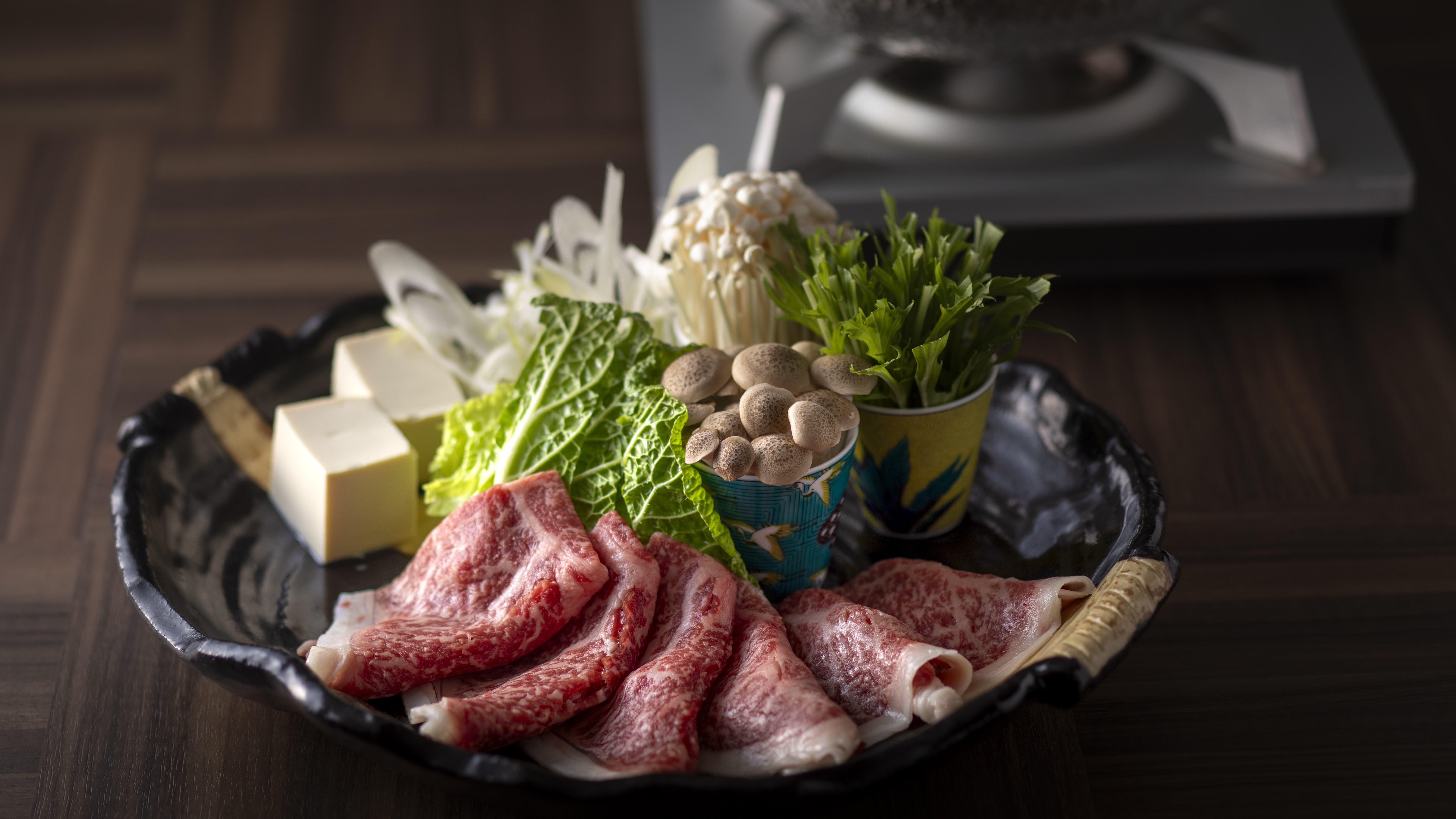 【通年・但馬牛しゃぶしゃぶ】きめ細やかな霜降りが美しい但馬牛を、上品な出汁でさっとしゃぶしゃぶに。