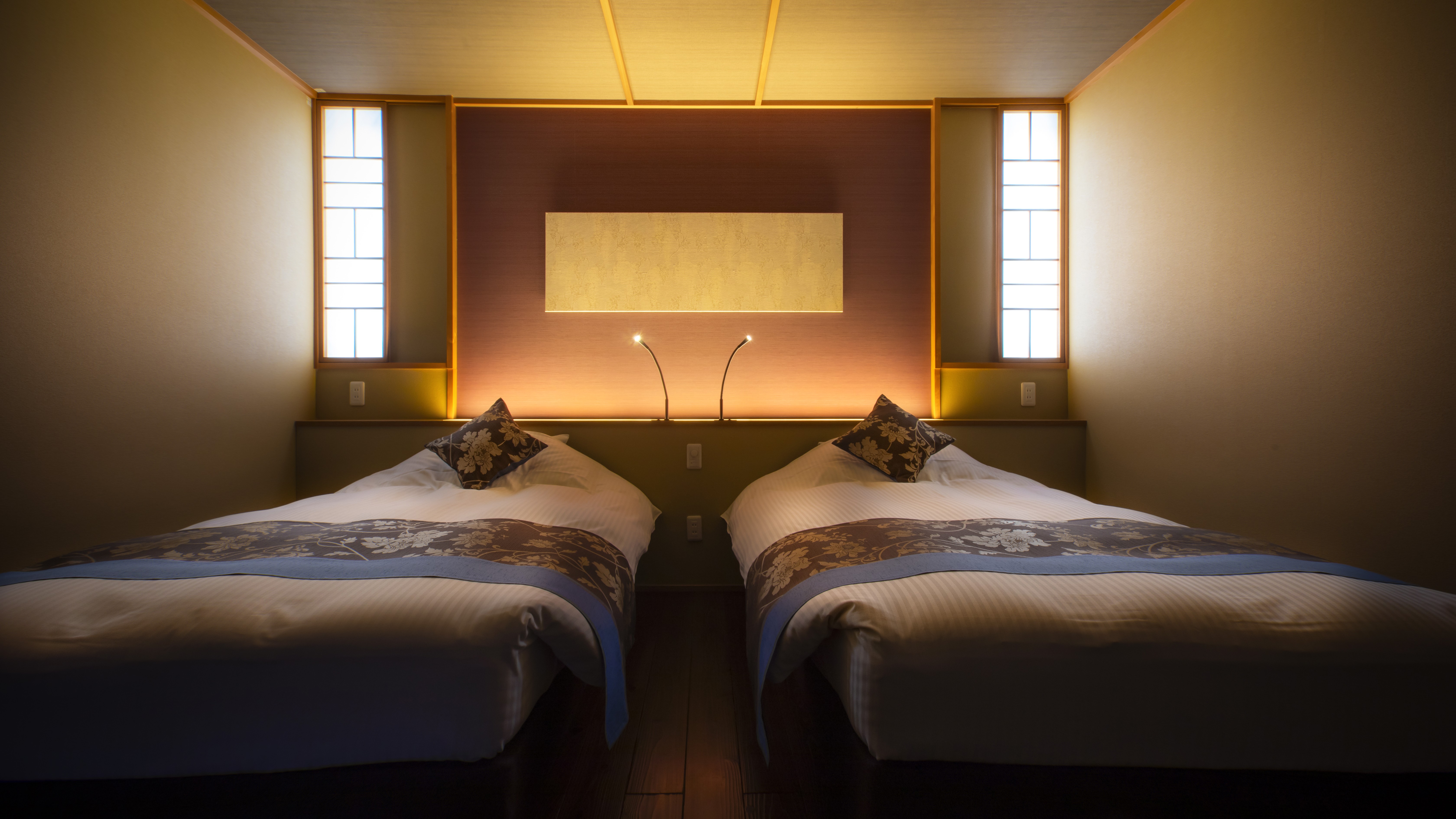 【201・天】シモンズ社のクイーンサイズベッドは寝心地抜群です。