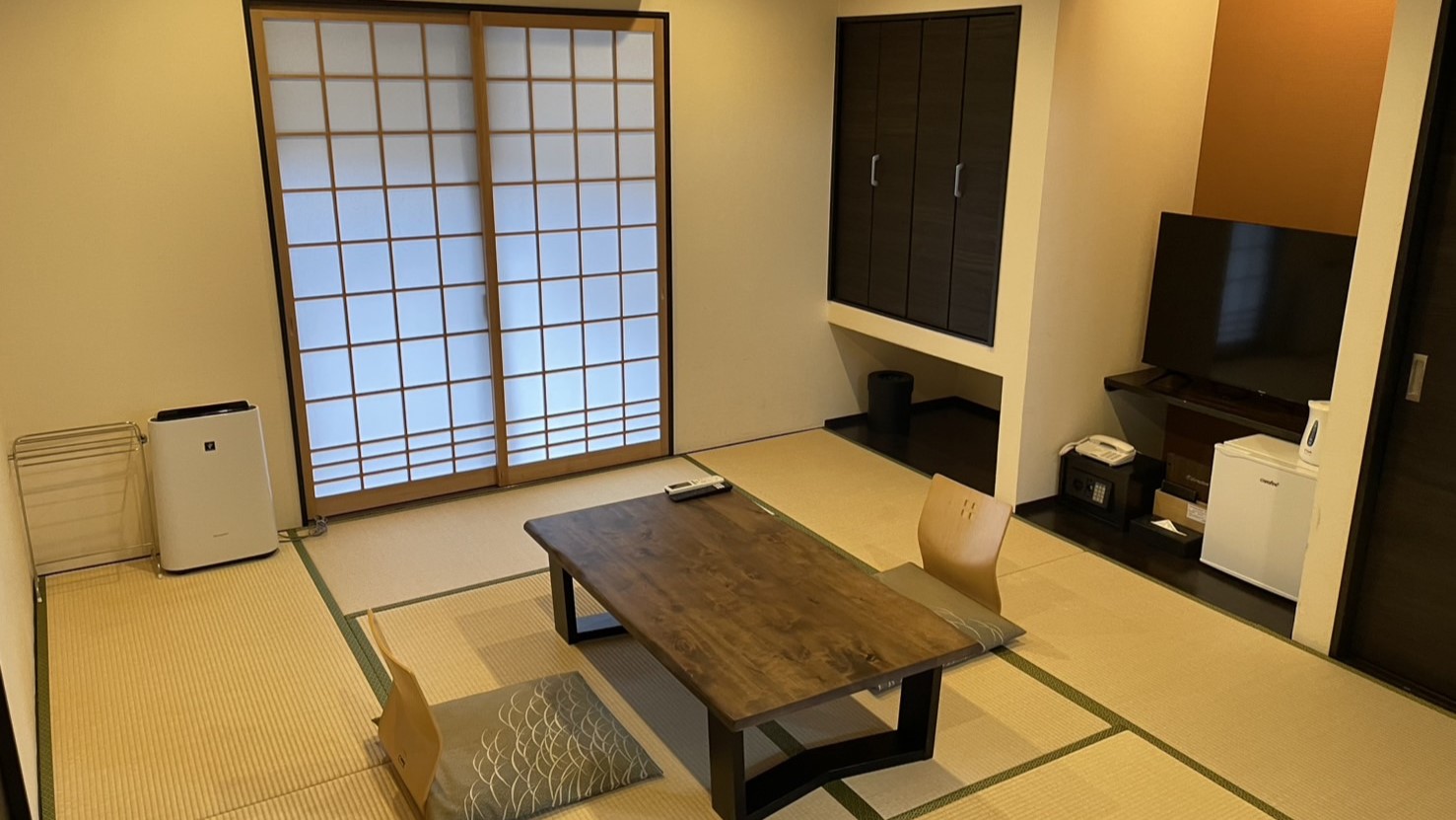 【離れ和洋室(10畳＋ベッドルーム)】