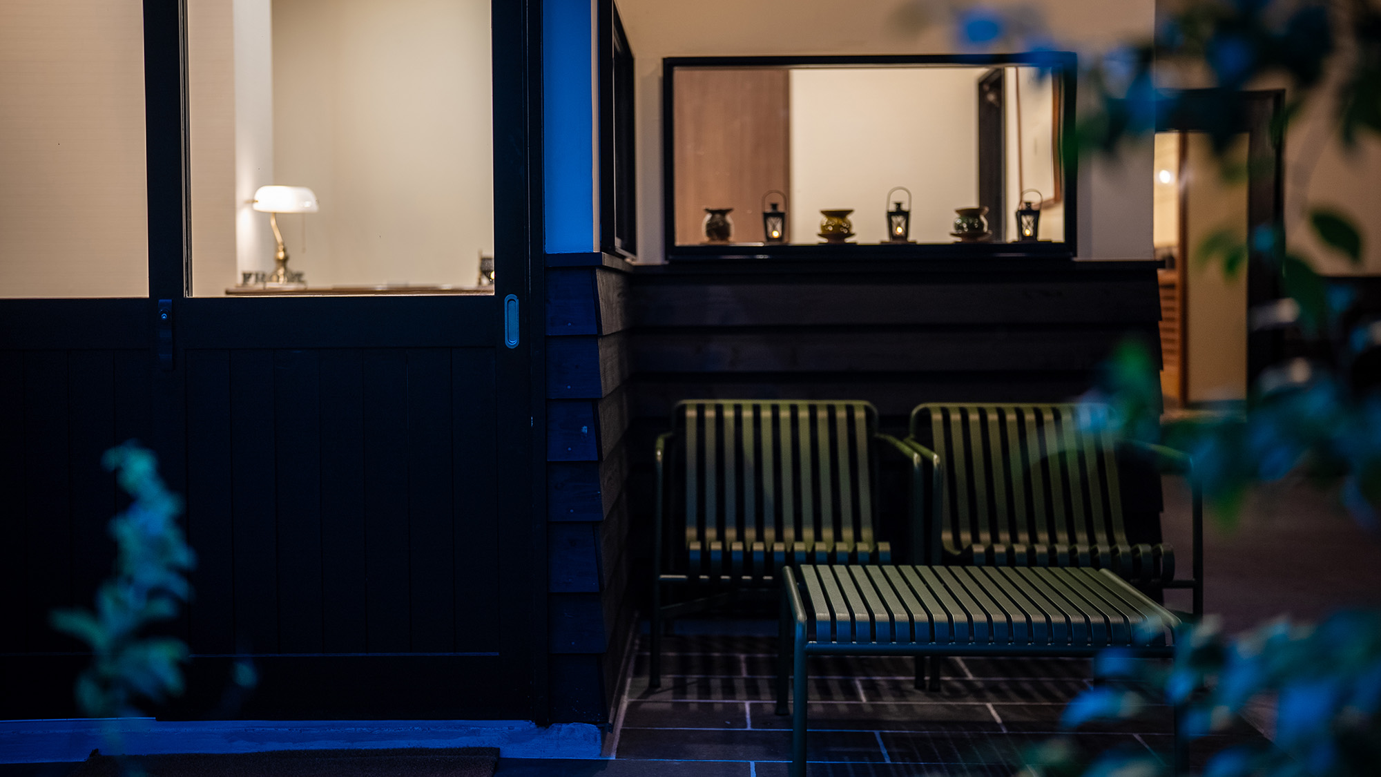 緑に包まれた庭先で、心ほどける湯布院の夜