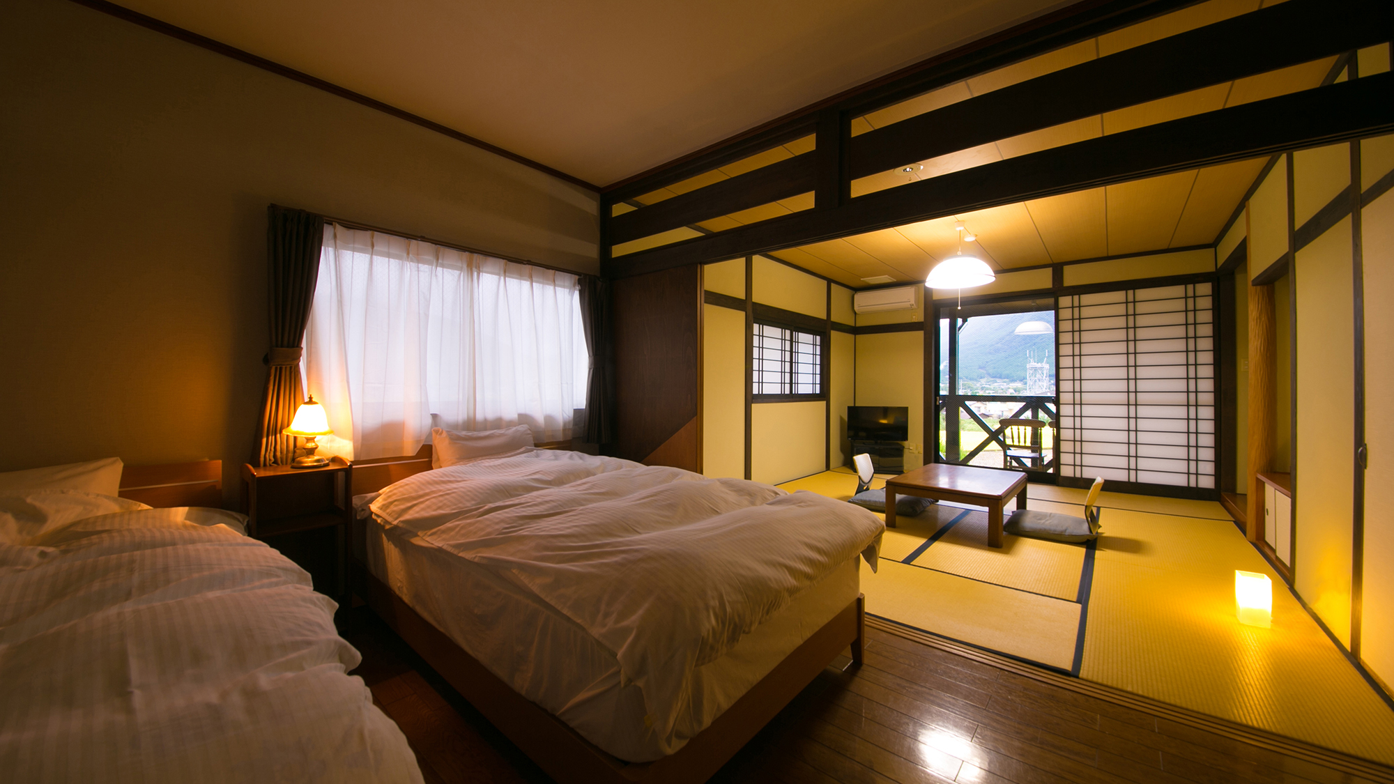 和室とベッドで、どのお客様にも楽しんで寛いで頂きたいそんな思いでご用意したお部屋です。