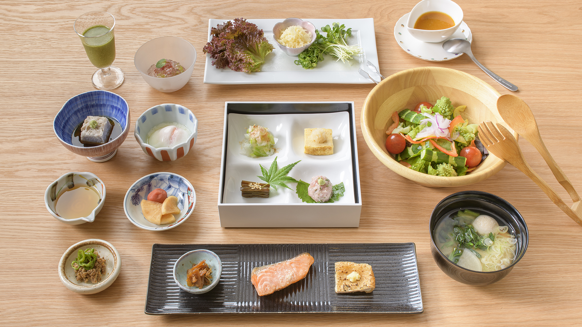 信州の恵をふんだんに。別所温泉のお豆腐や信州そばの創作料理など、野菜たっぷりの和朝食