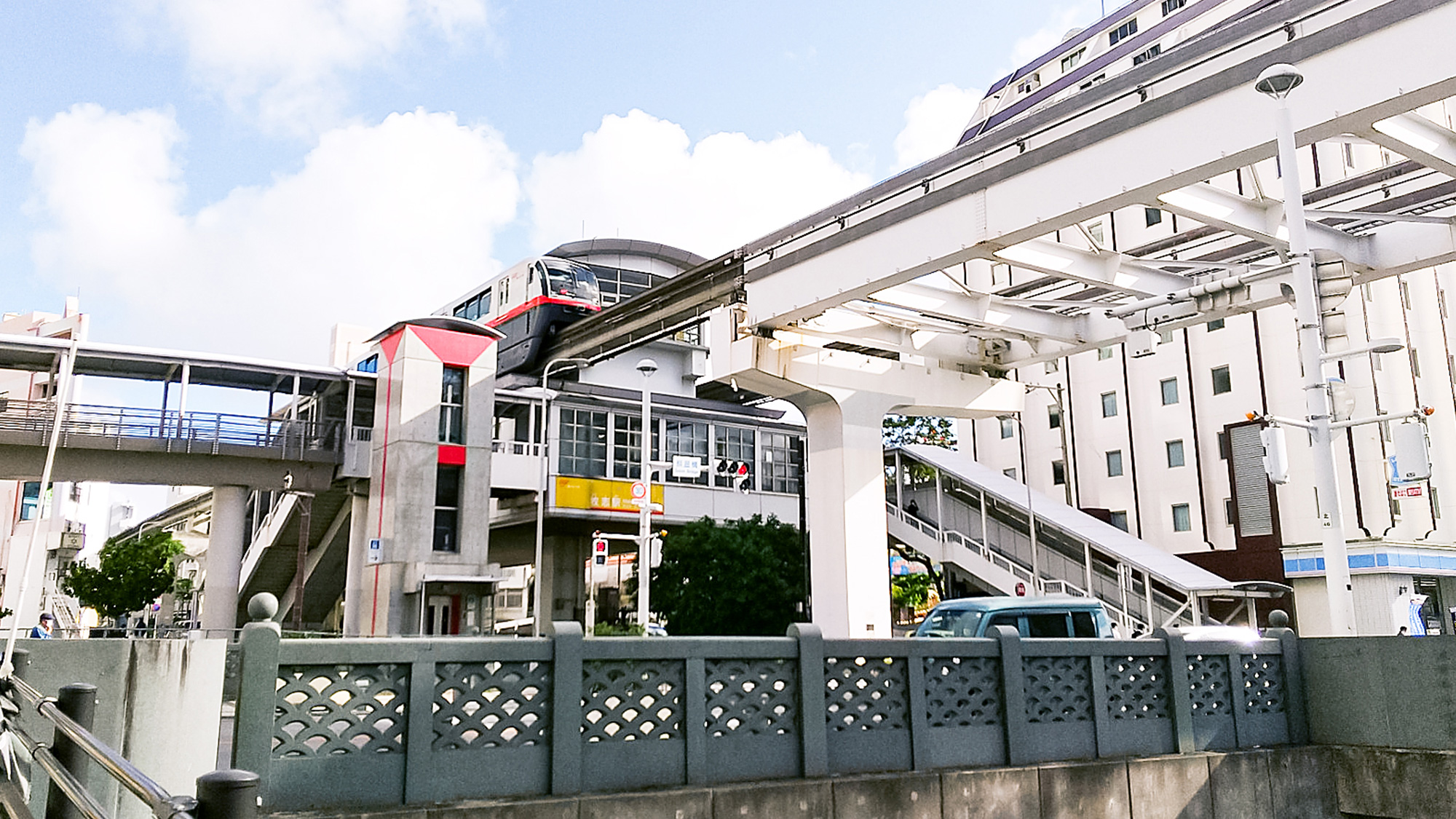 ゆいレール「牧志駅」