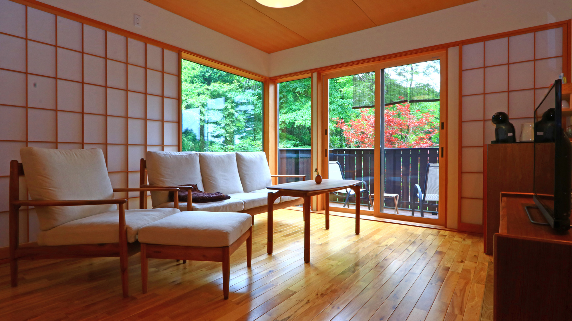 【客室-2F】季節の移ろいに癒やされる休日