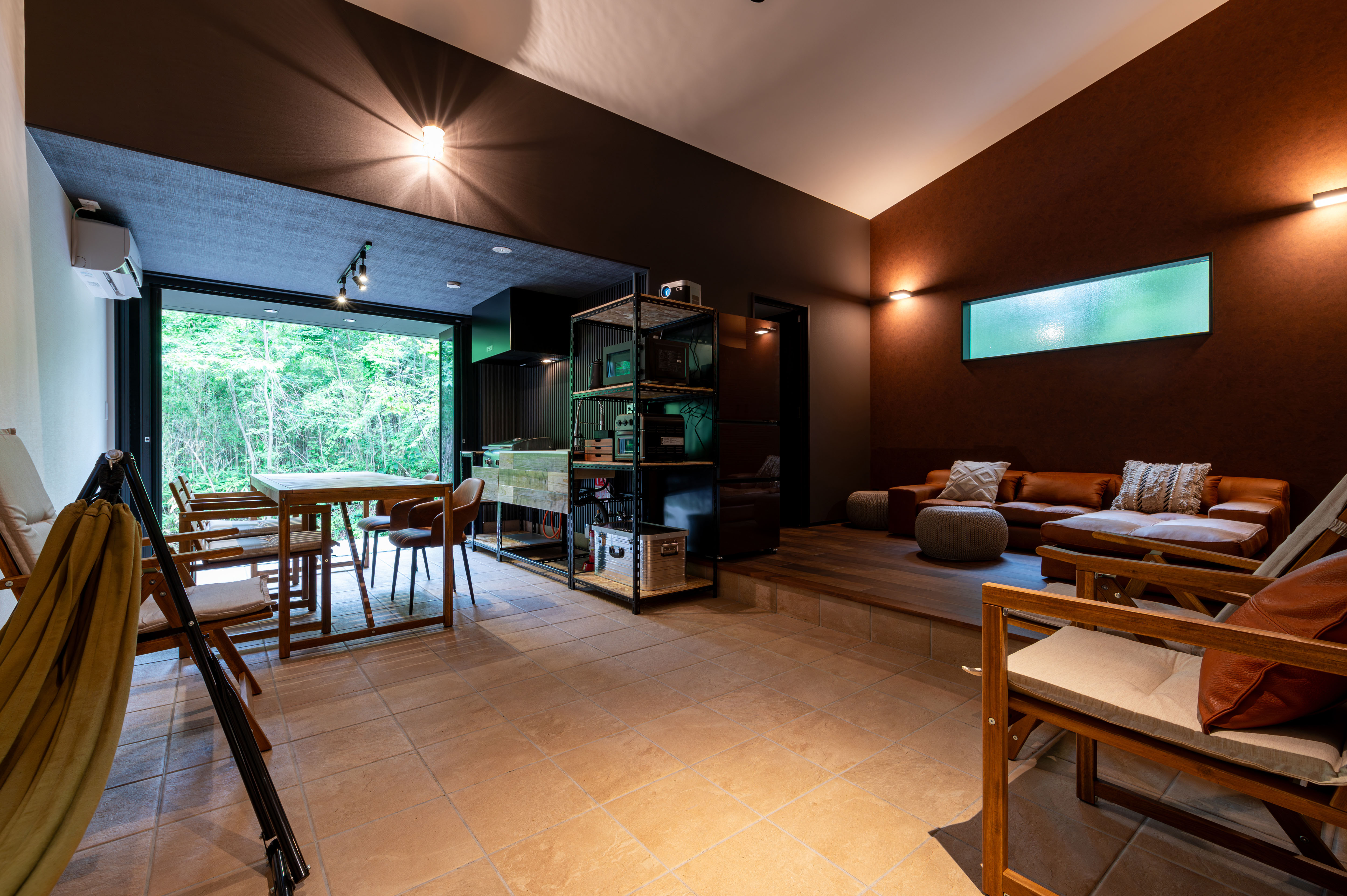 アウトドアダイニング窓開放