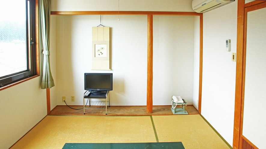 *【お部屋】シンプルな和室ですが広めでゆったりおくつろぎください。