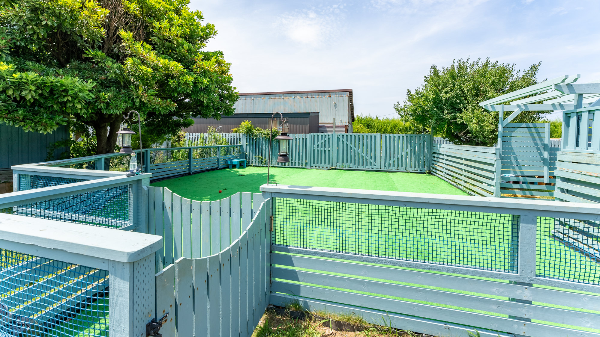 【施設設備】ドッグラン ※滞在中の犬種によって分ける場合がございます