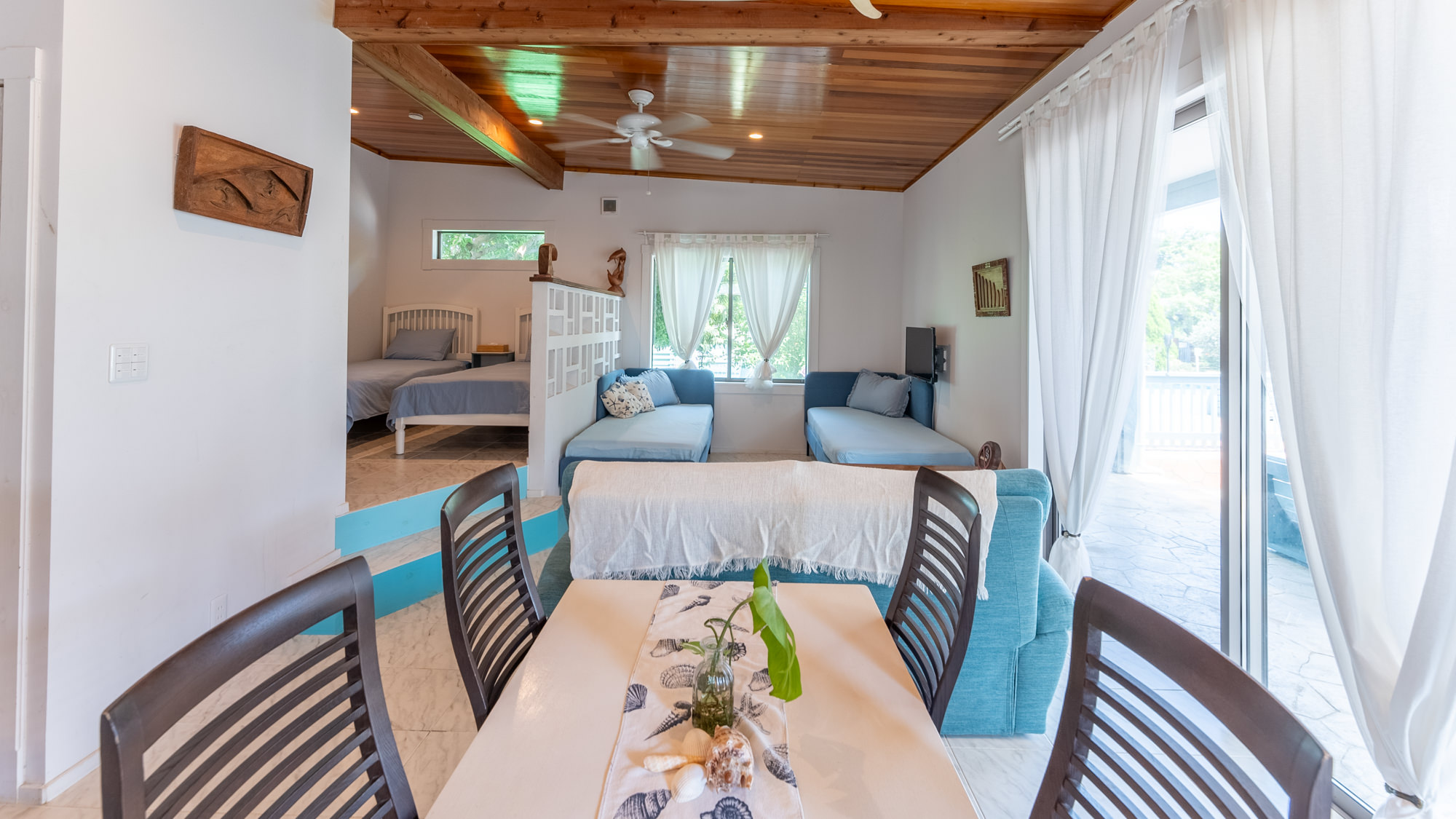 【アラン】～カリフォルニアのプールハウススタイル～