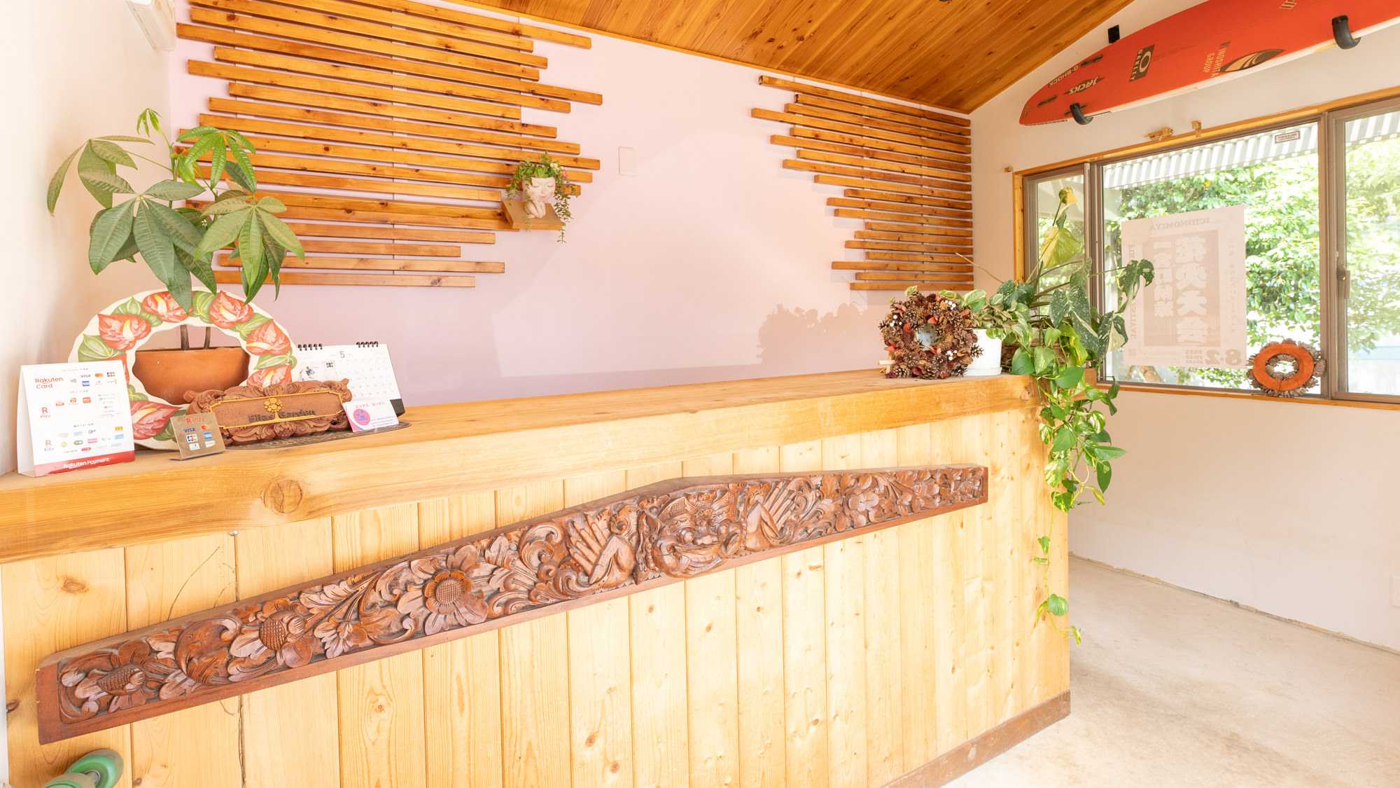 【施設設備】フロント スタッフが温かくお出迎え致します