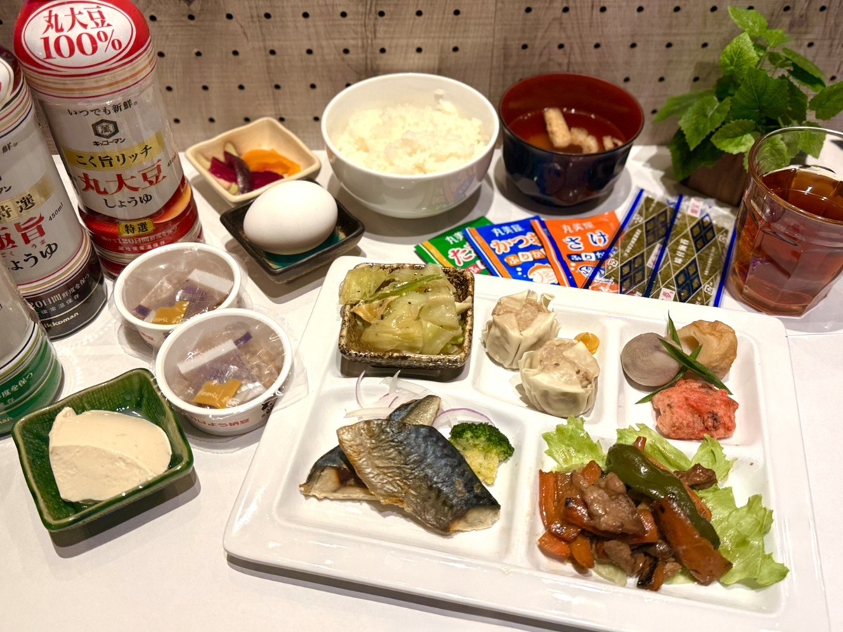 朝食盛り付け例（和食）