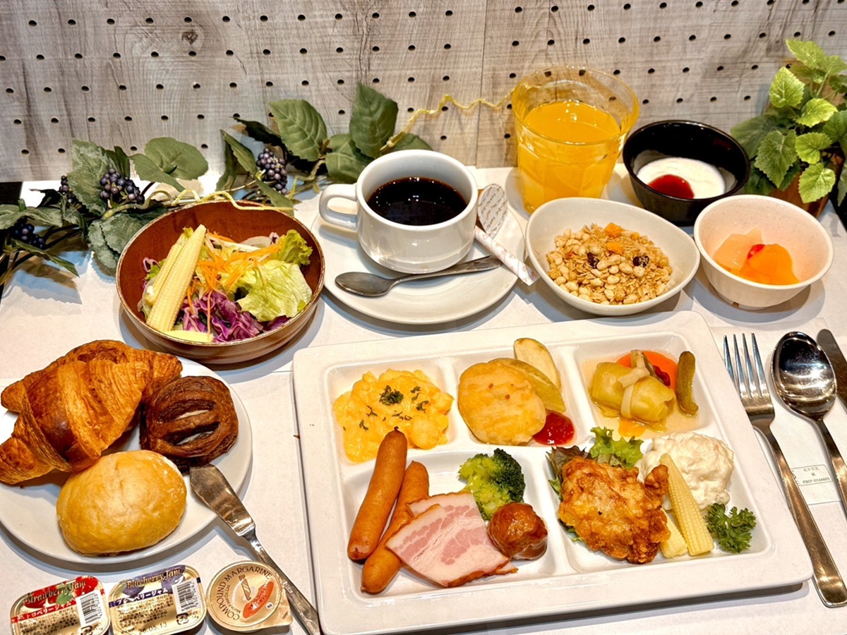 朝食盛り付け例（洋食）