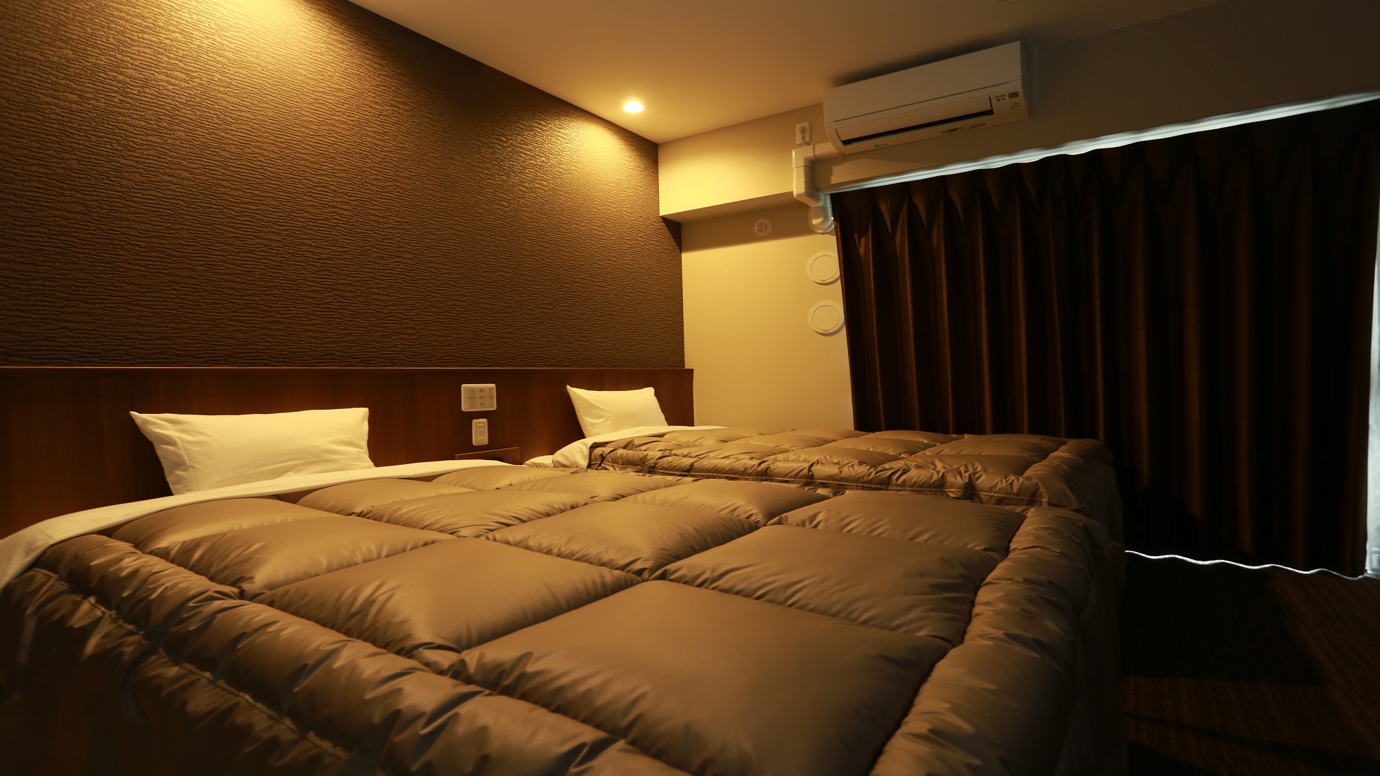 ■ ツインルーム ■  幅120センチのベッドが2台あるお部屋