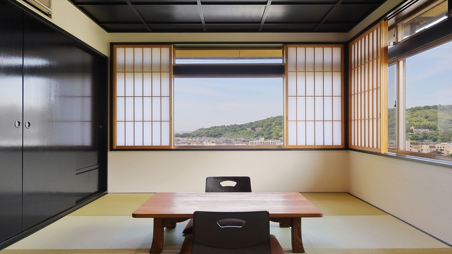 達磨菊（だるまぎく）／二方向ある窓からの眺望が良い禅室をイメージした和室。