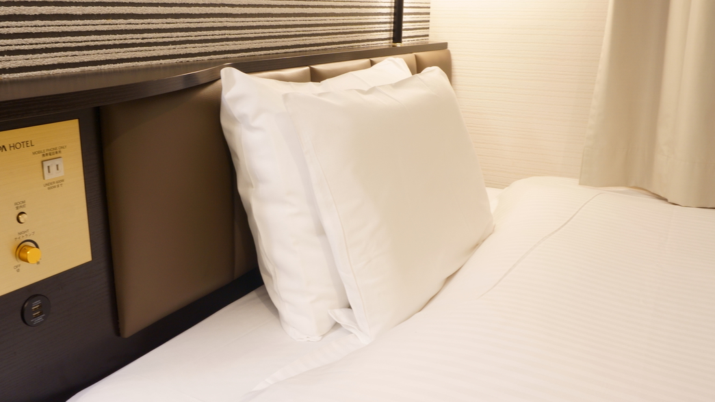 【枕】厚さと材質の違う2種類の枕をご用意しております。