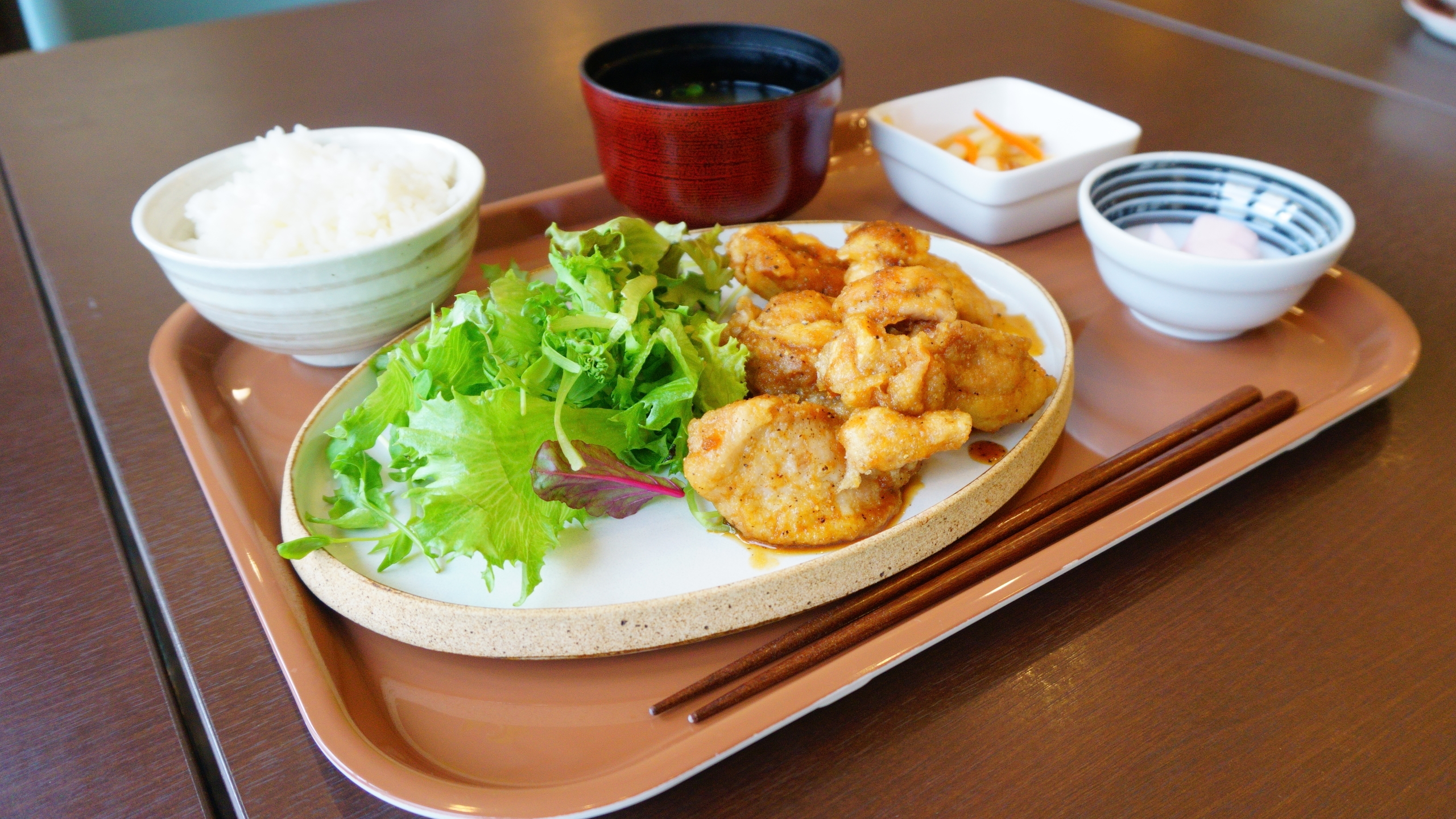 【ご宿泊者様限定　夕食セットメニュー一例】チキンの甘辛ダレ