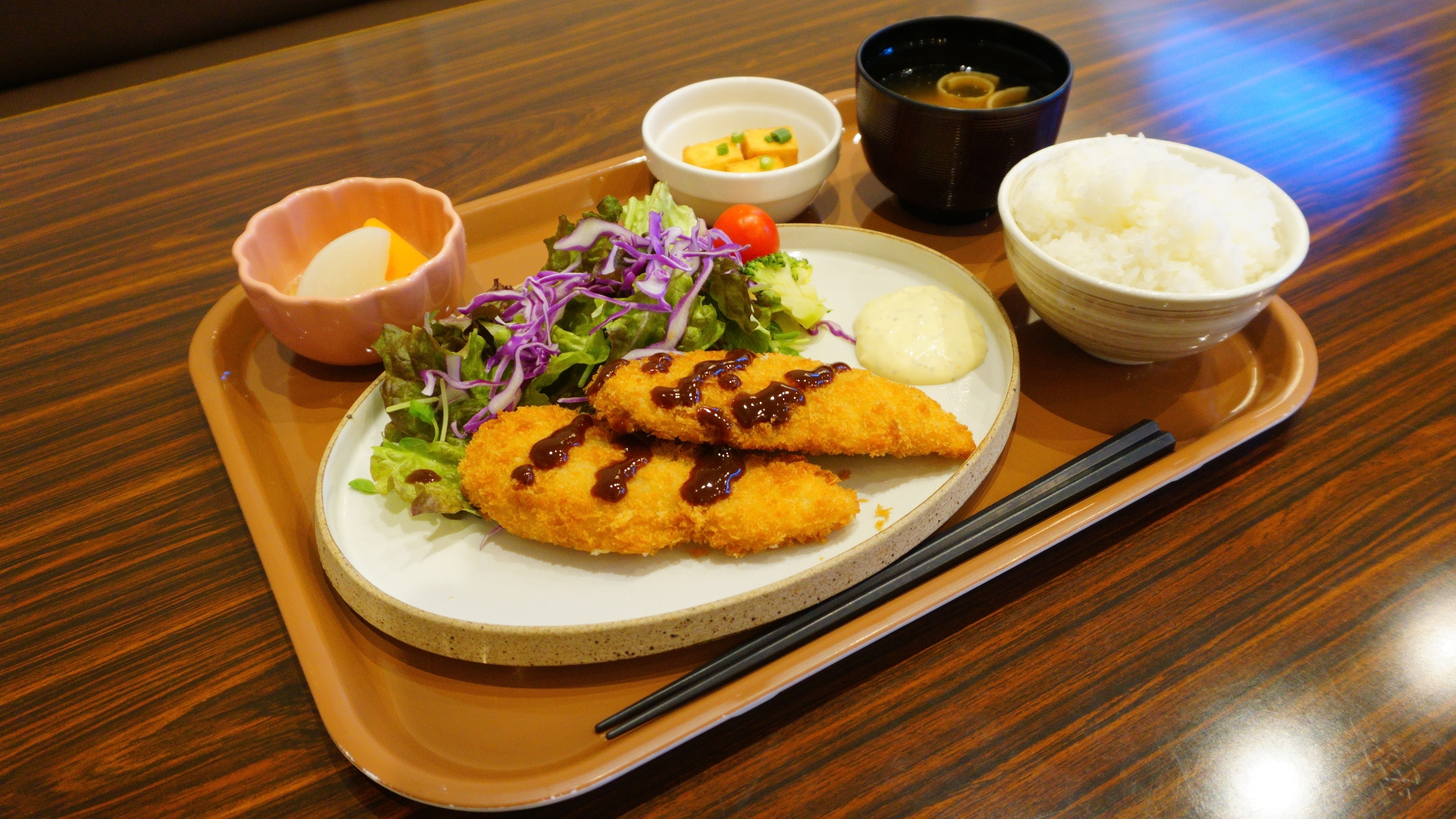 【ご宿泊者様限定　夕食セットメニュー一例】サーモンフライ