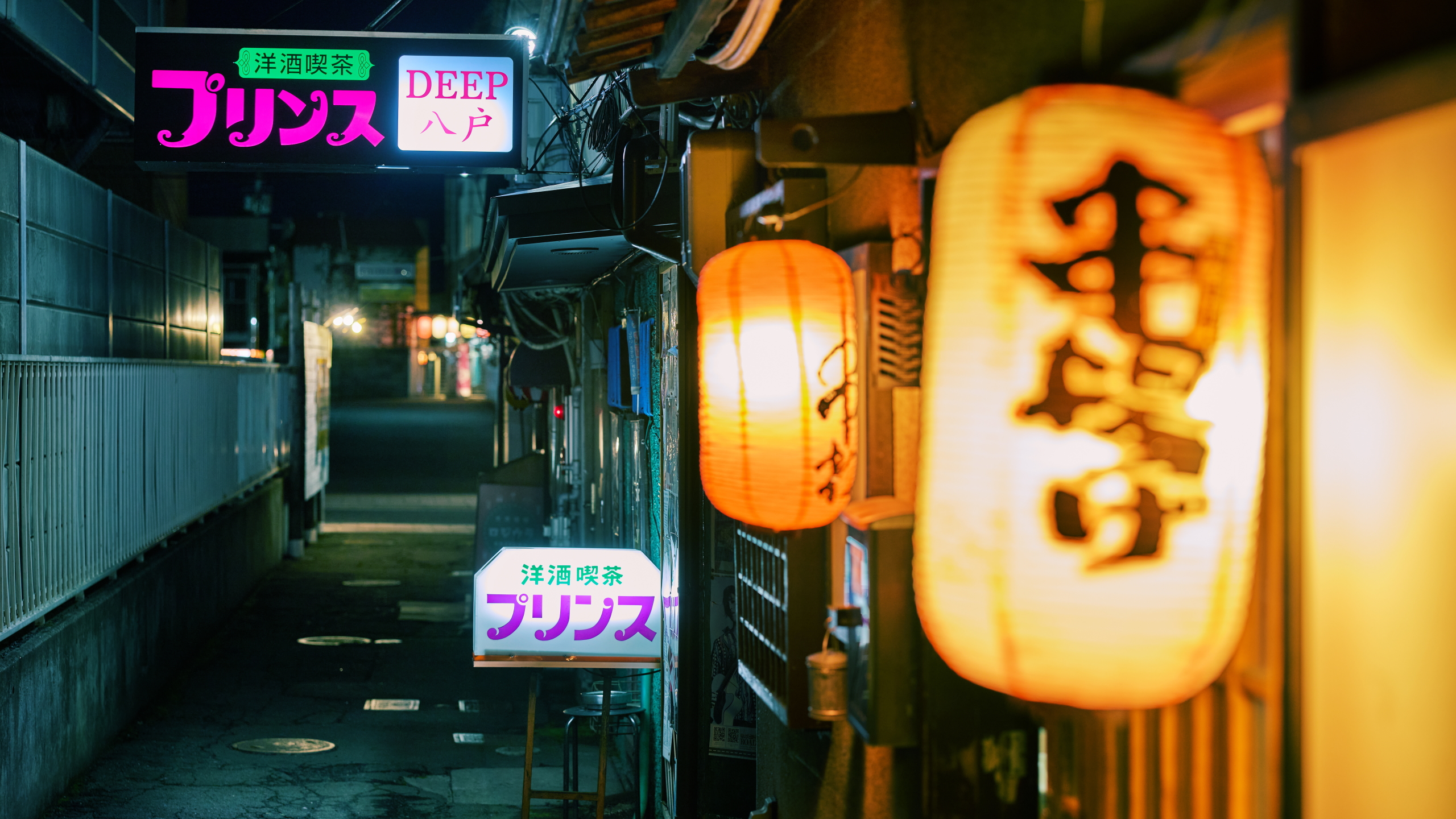 【長横町れんさ街：中心街に有る横丁の一つ】　画像提供：（一財）VISITはちのへ