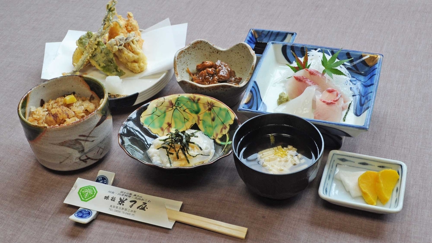 【ビジネス夕食】名物元祖大山おこわ・お刺身・天ぷらなど※一例