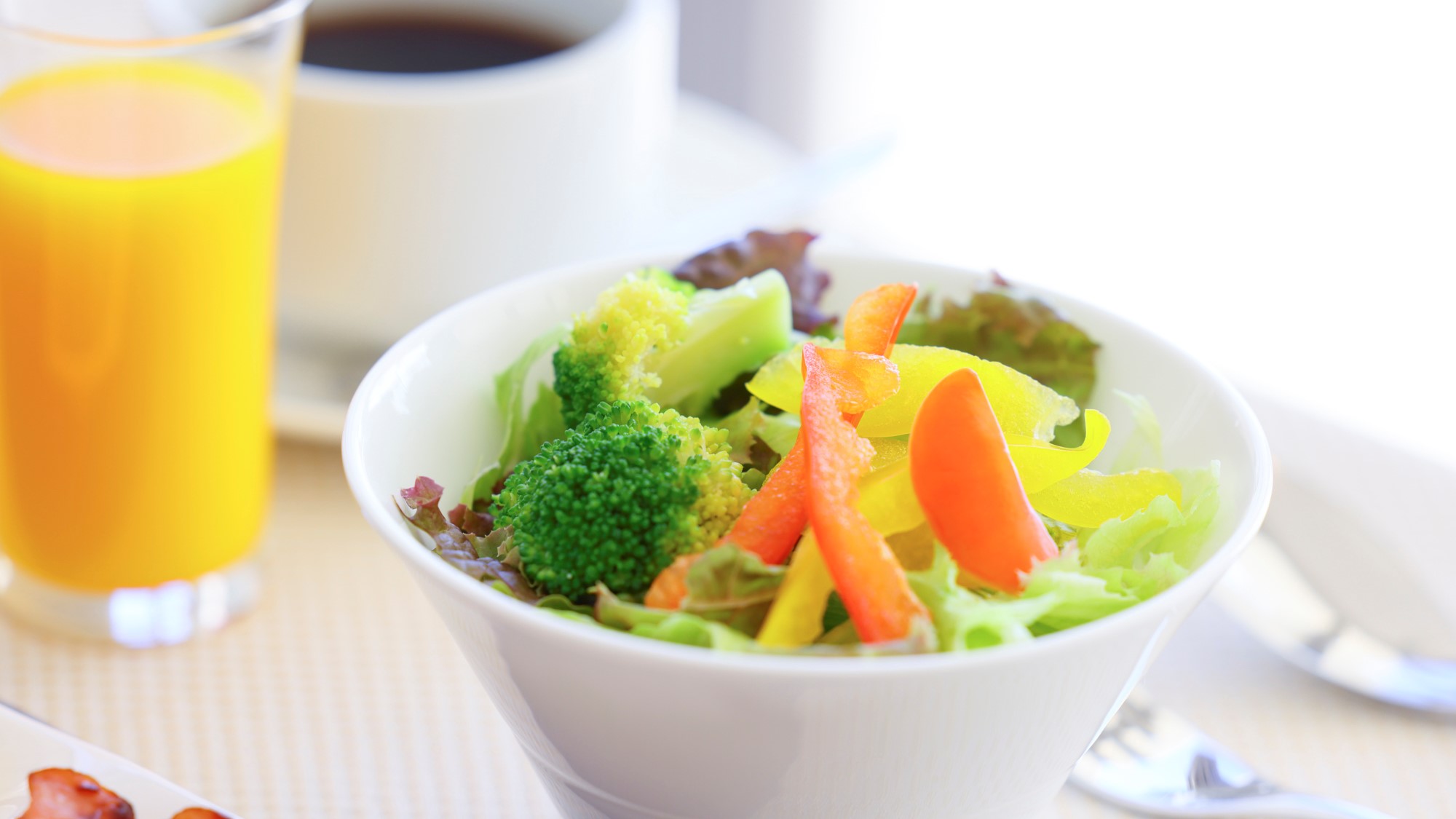 【朝食】地元産の野菜のサラダ