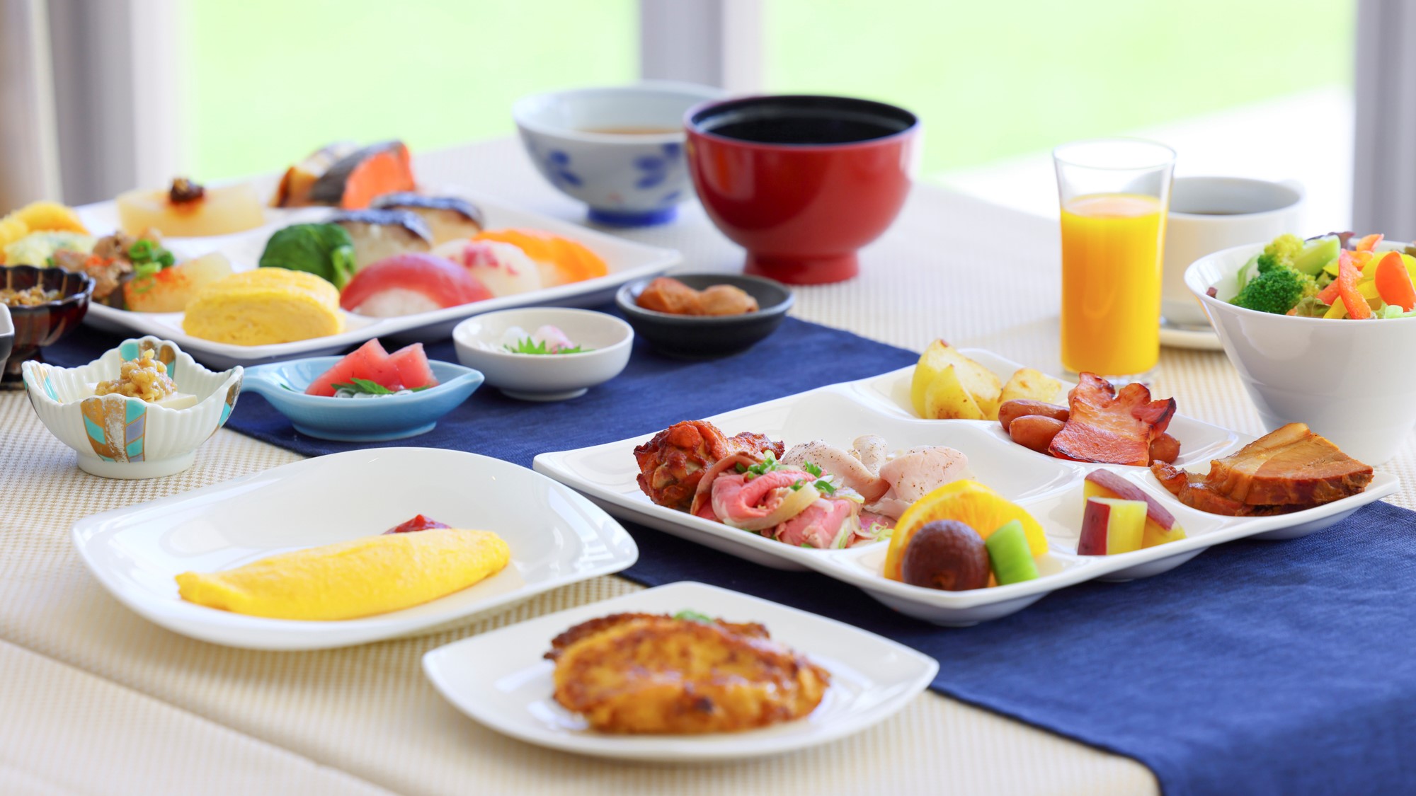 【朝食】地元の魚や野菜、和歌山の郷土料理などが並ぶ朝食ビュッフェ