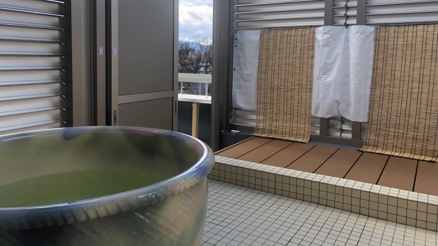 信楽焼の露天風呂