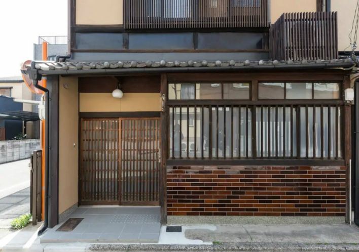 【外観】京都で糸屋さんを営まれていた建物。館内の至る所で懐かしさを感じられます。