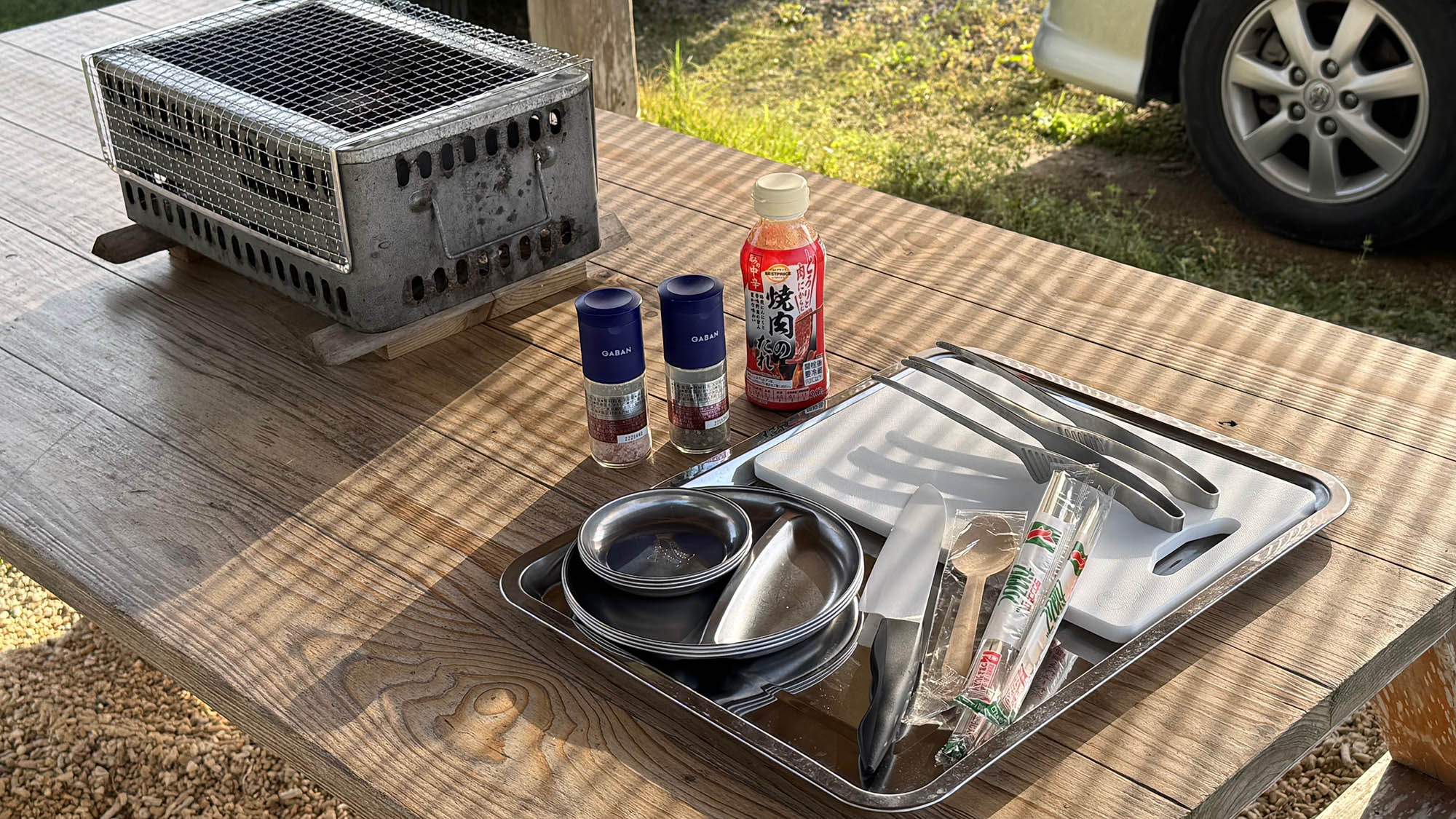 ・【BBQ】機材一式と食器類のご用意がございます(有料)。ご家族や友人たちとお楽しみいただけます