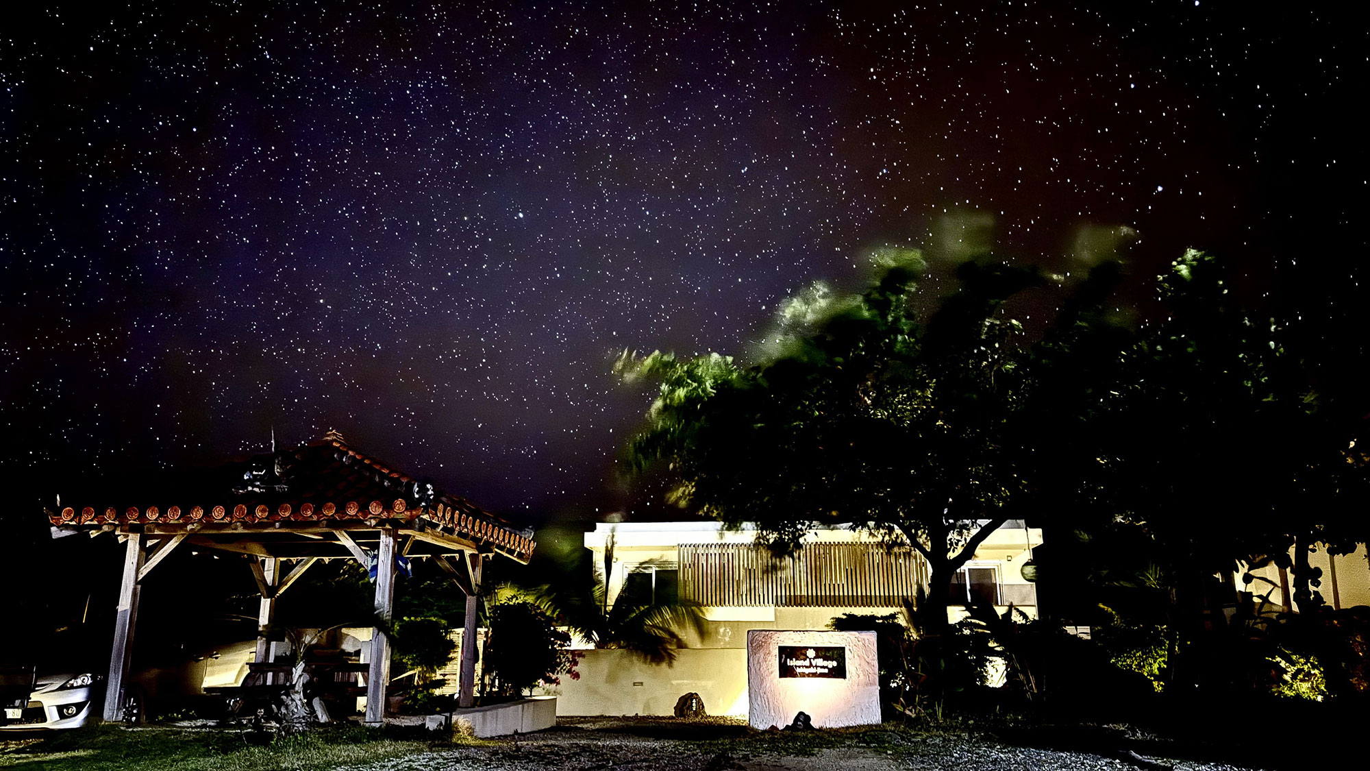 ・【外観・夜】天気のよい日には降るような星空をご覧いただけます