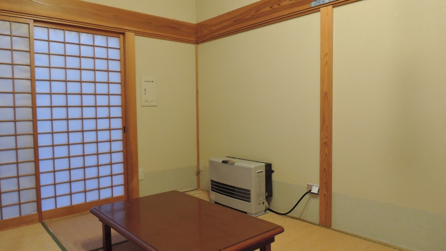 *客室一例／リビングの奥には6畳の和室がございます。