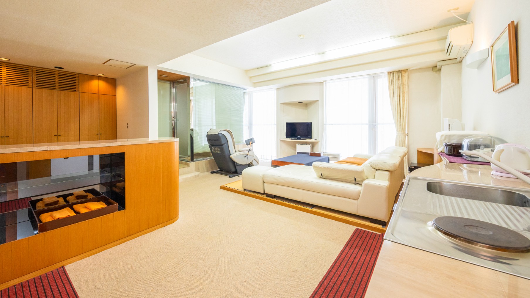 【本館】広め洋室