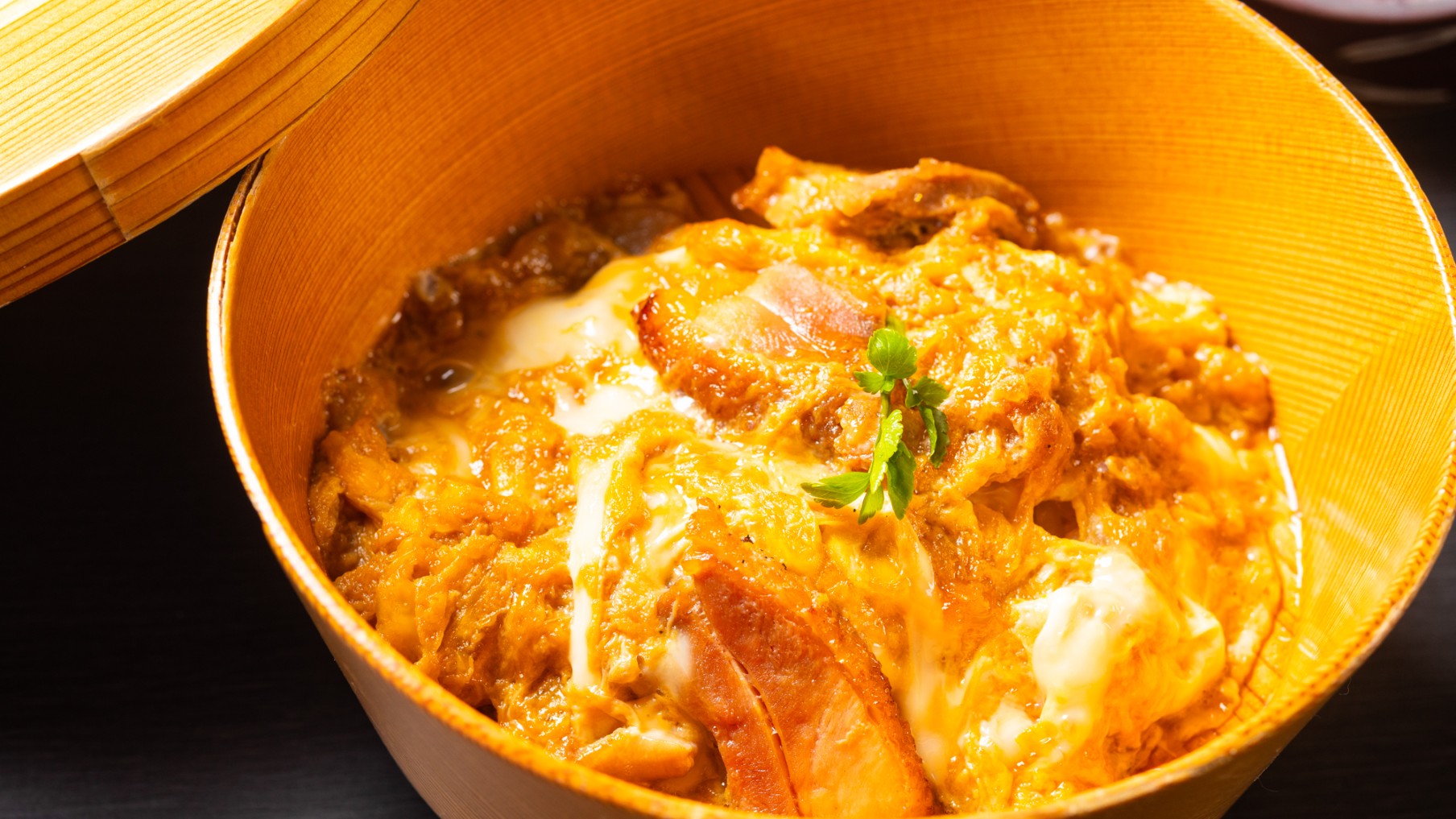 直営店自慢の比内地鶏を使った親子丼