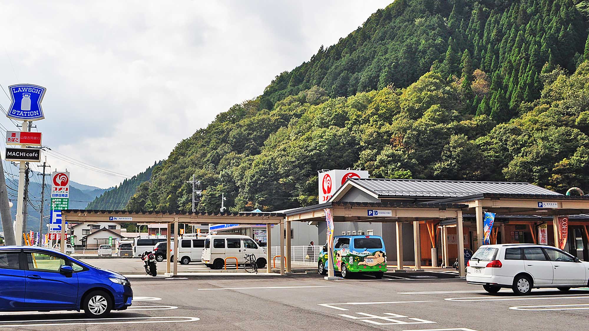 【周辺】道の駅の隣はローソンとホームセンターがございます。