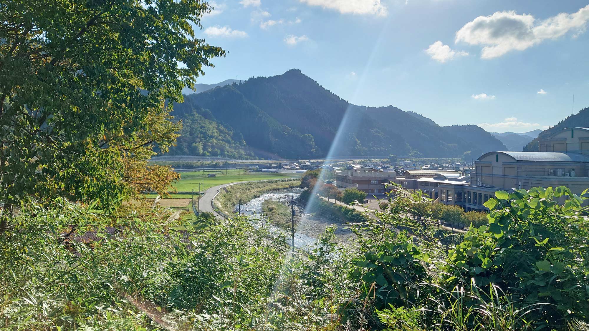 【景色】敷地内から日野川を見下ろせます