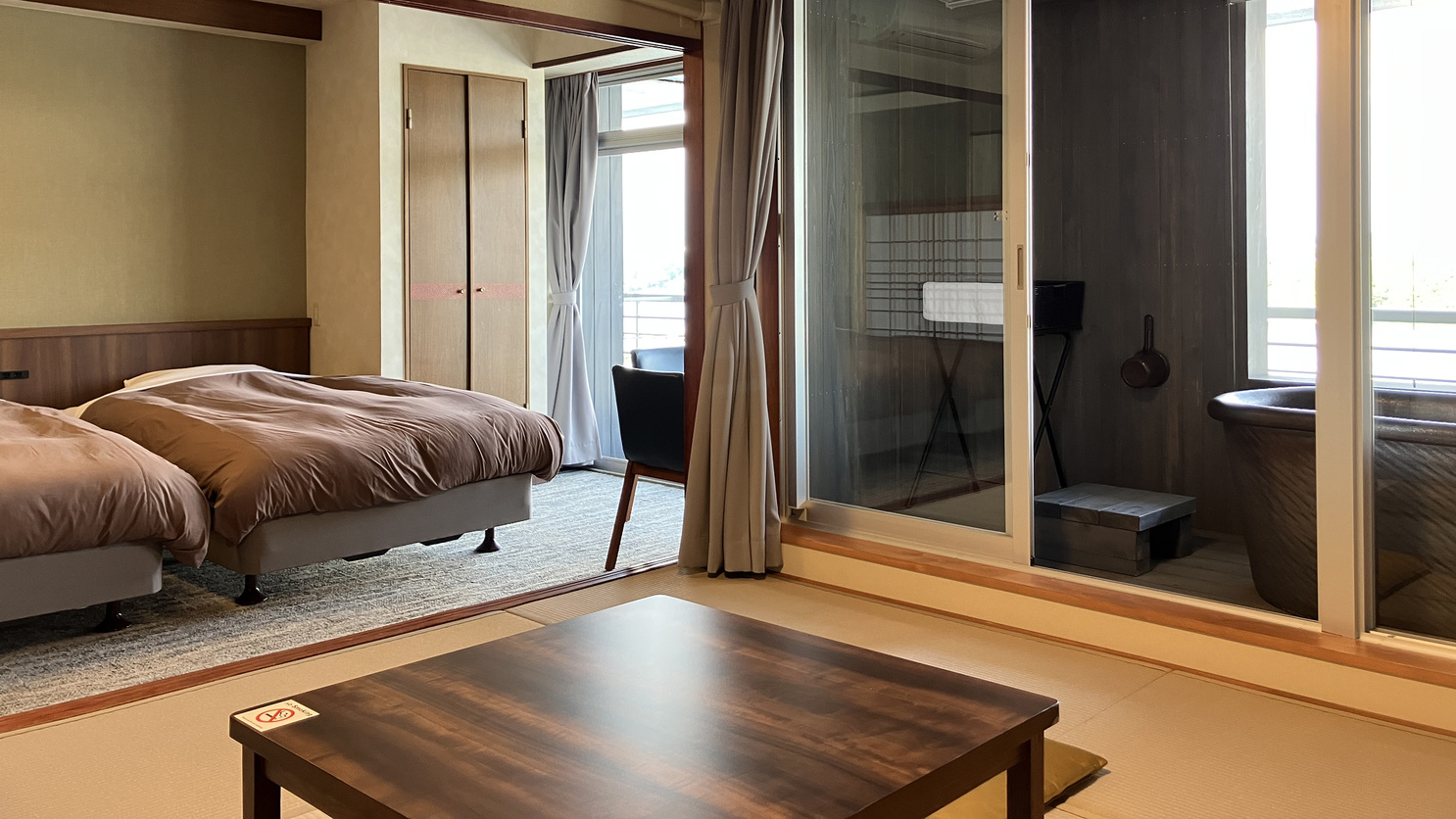 スタンダード露天風呂付和洋室トリプル　※客室の一例