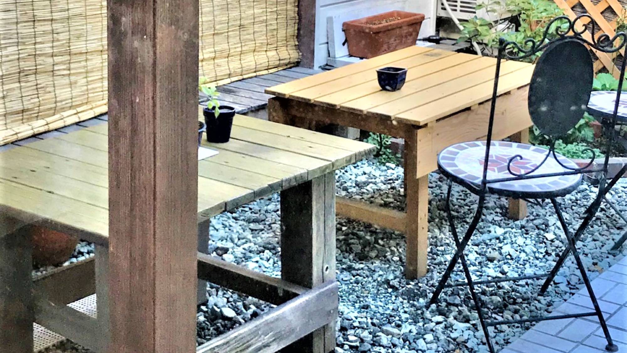 ・テーブルがあるので、お庭でのお仕事も可能